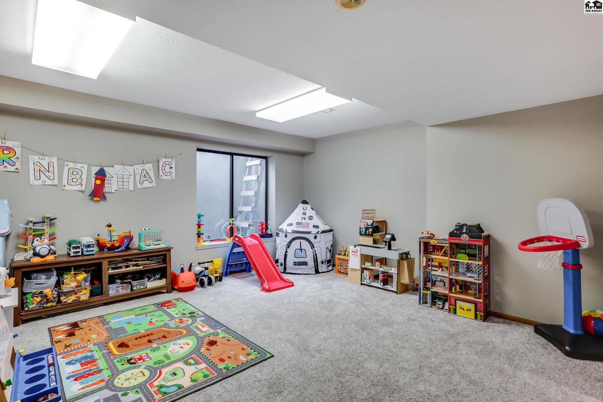 1005 Dundee Court Hutchinson KS 67502