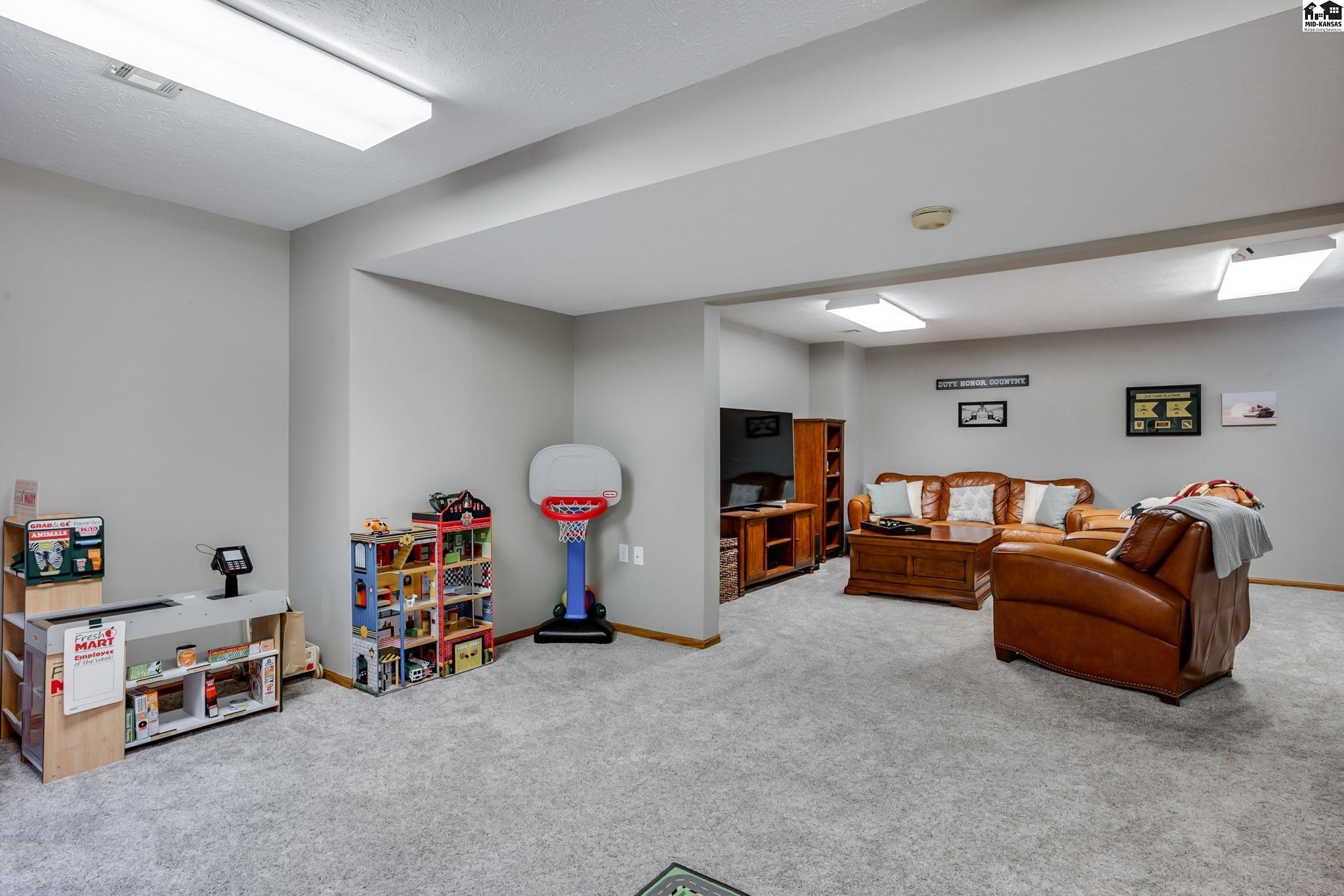 1005 Dundee Court Hutchinson KS 67502