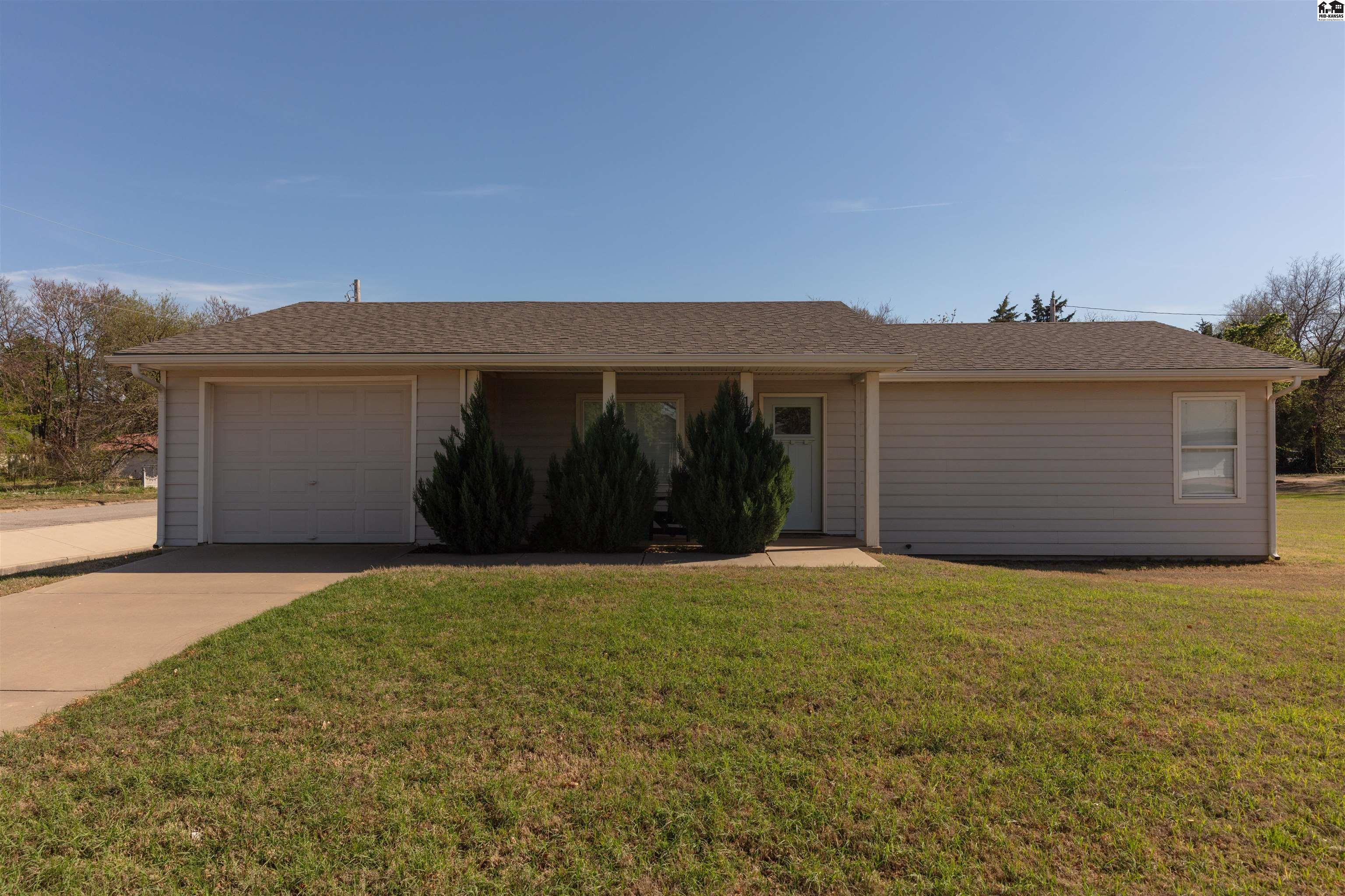 121 E 11th Street Harper KS 67058