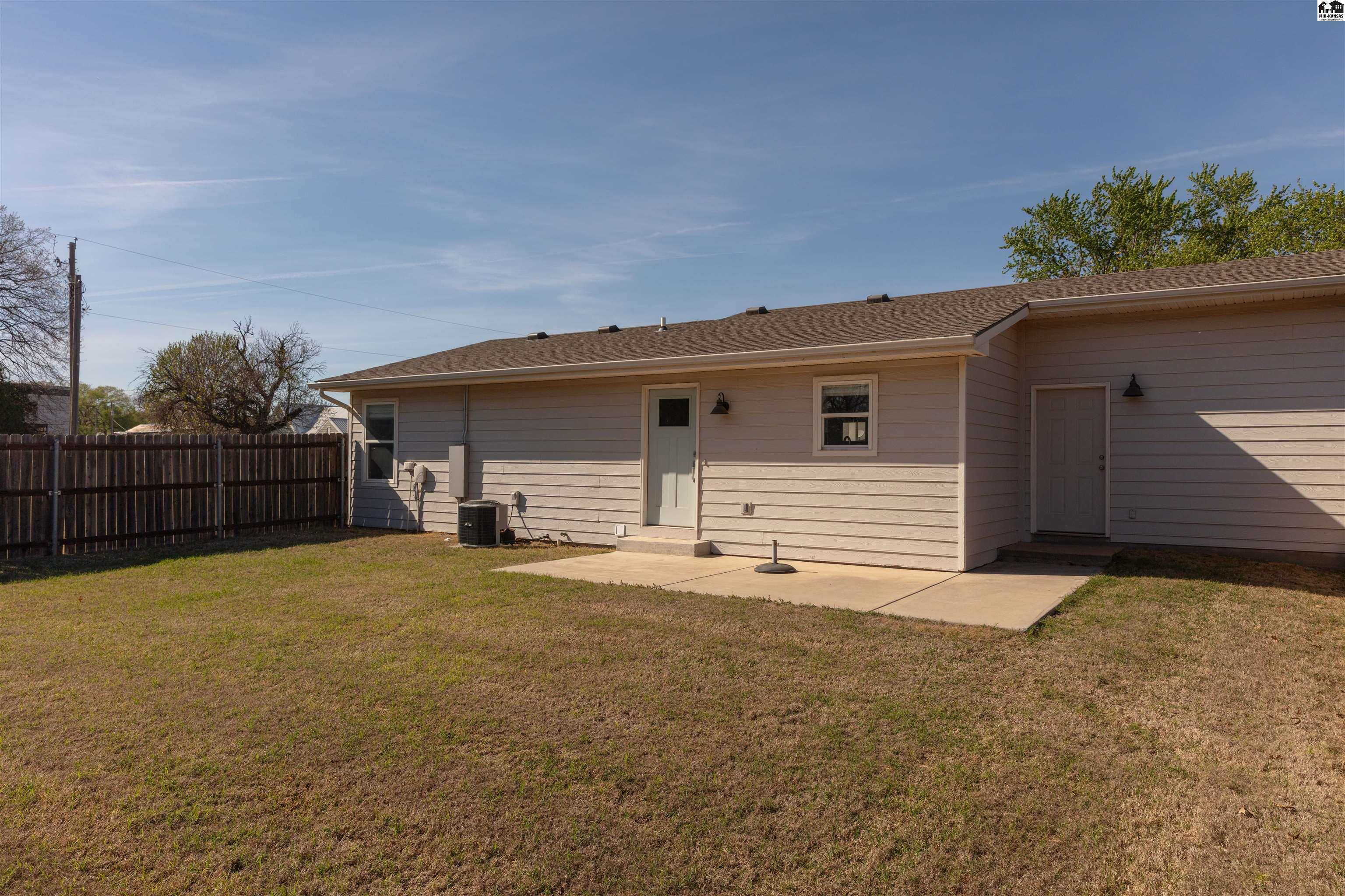 121 E 11th Street Harper KS 67058