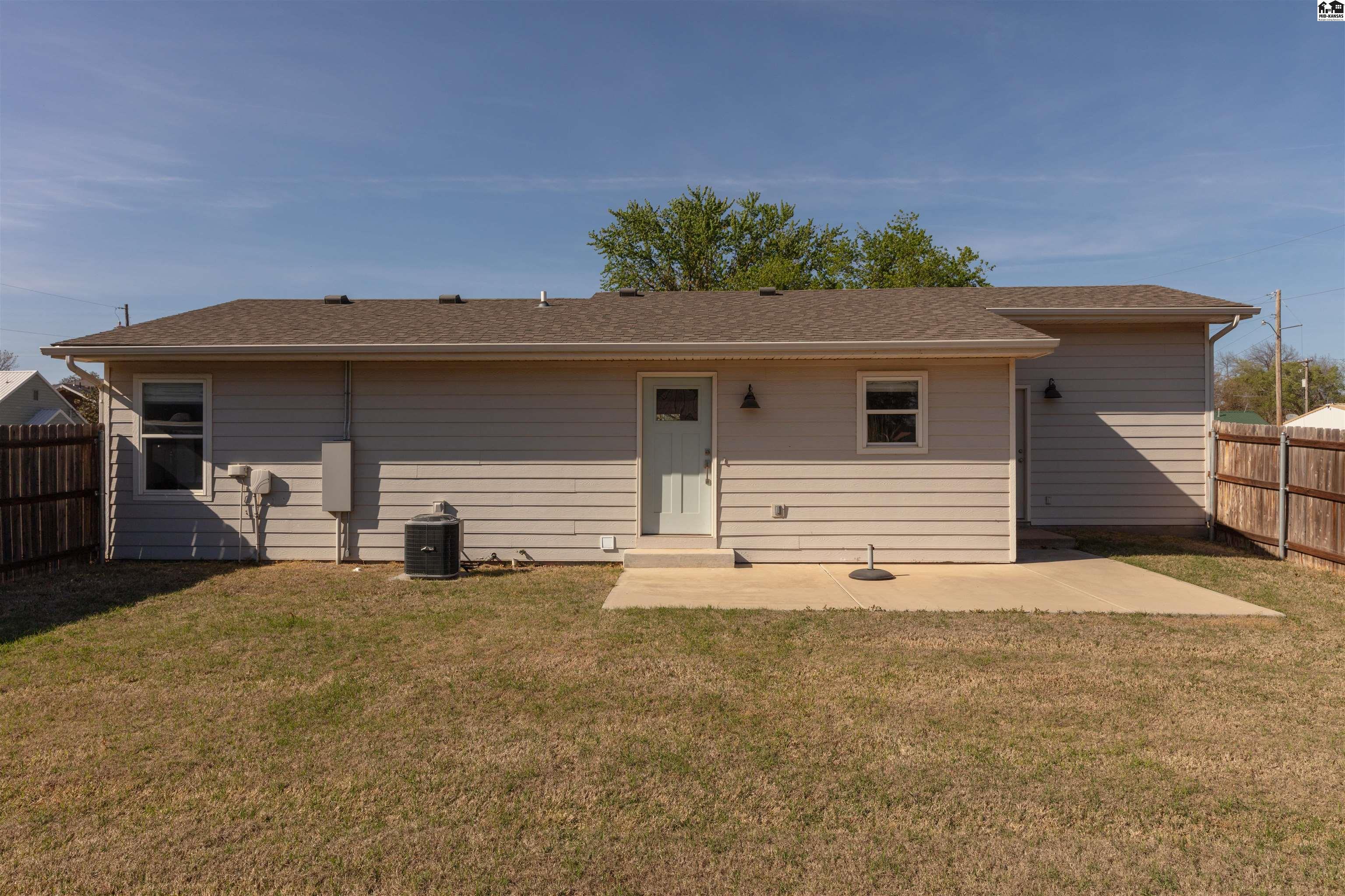 121 E 11th Street Harper KS 67058
