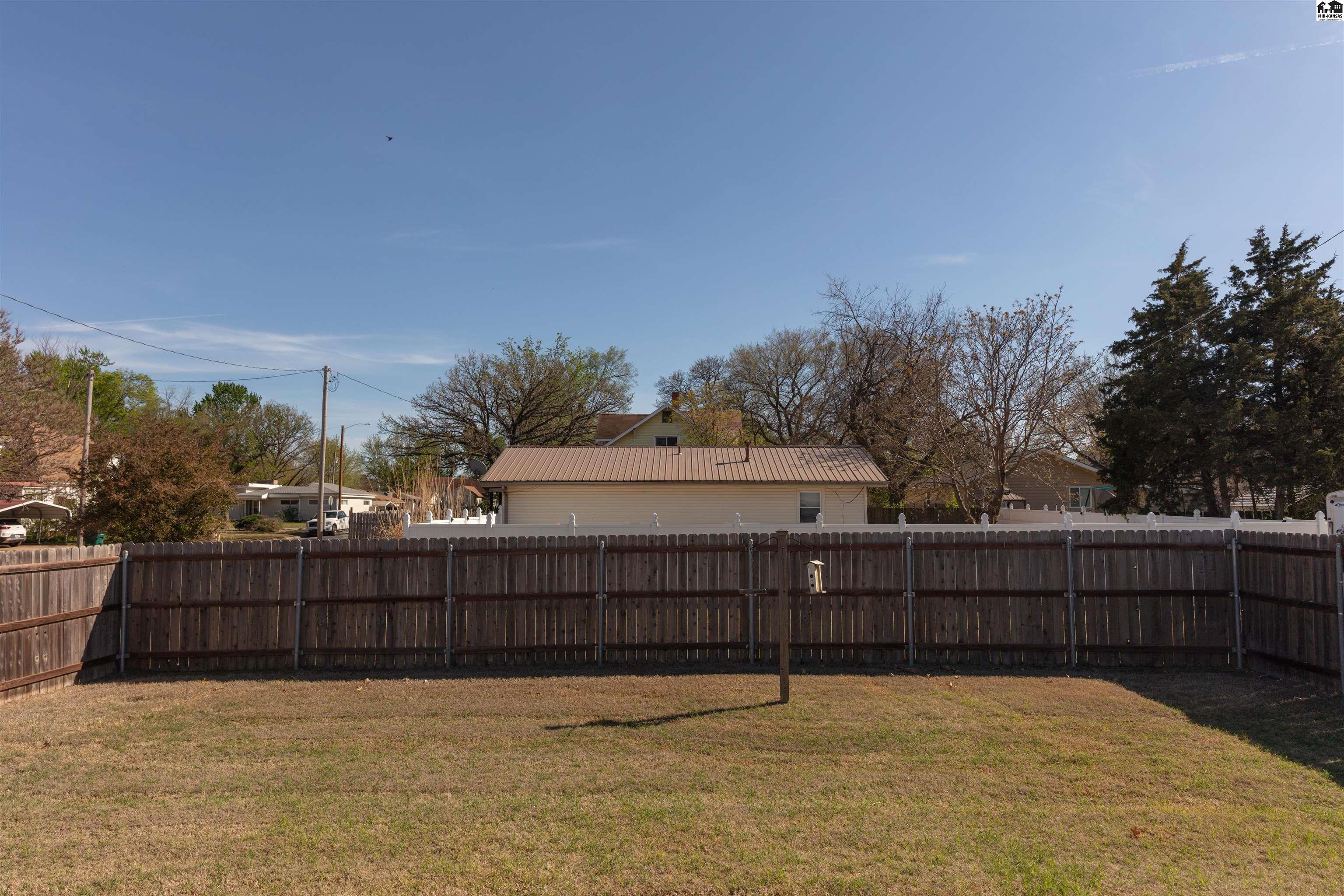 121 E 11th Street Harper KS 67058