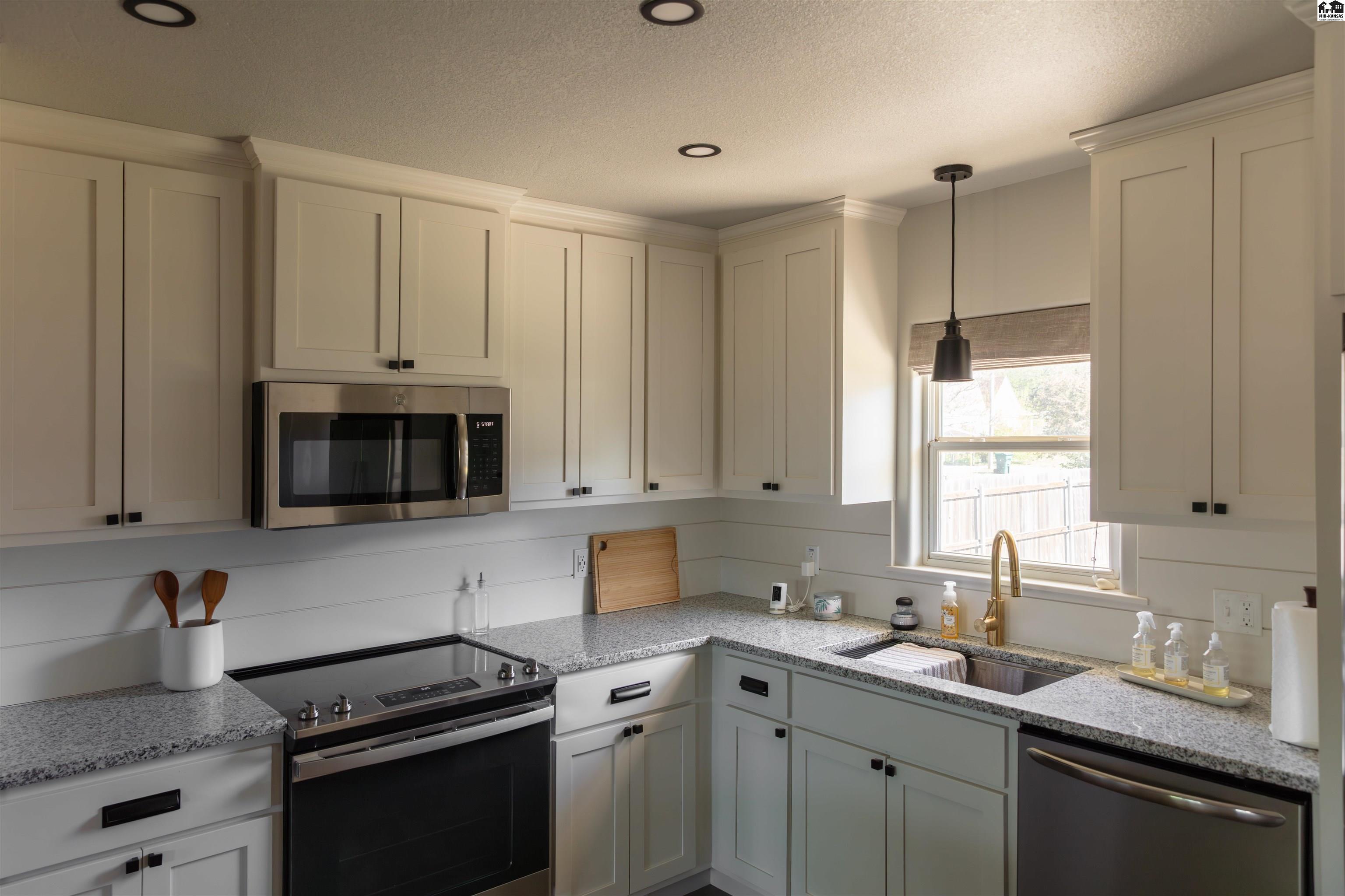 121 E 11th Street Harper KS 67058
