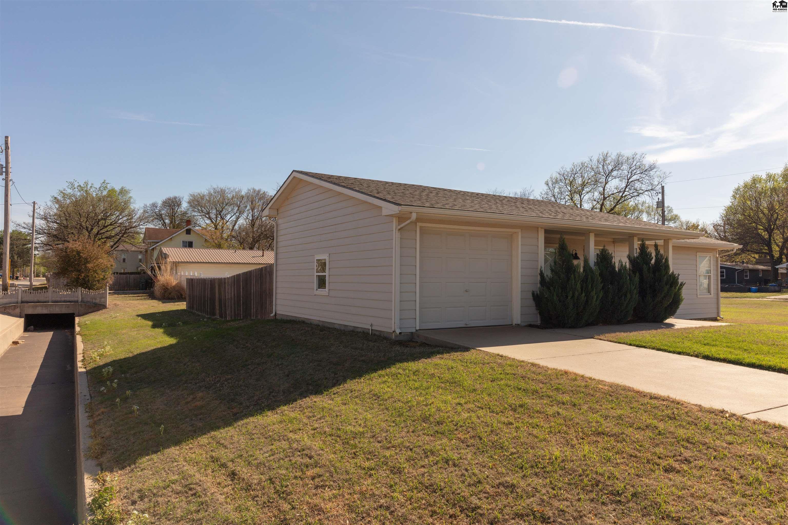 121 E 11th Street Harper KS 67058