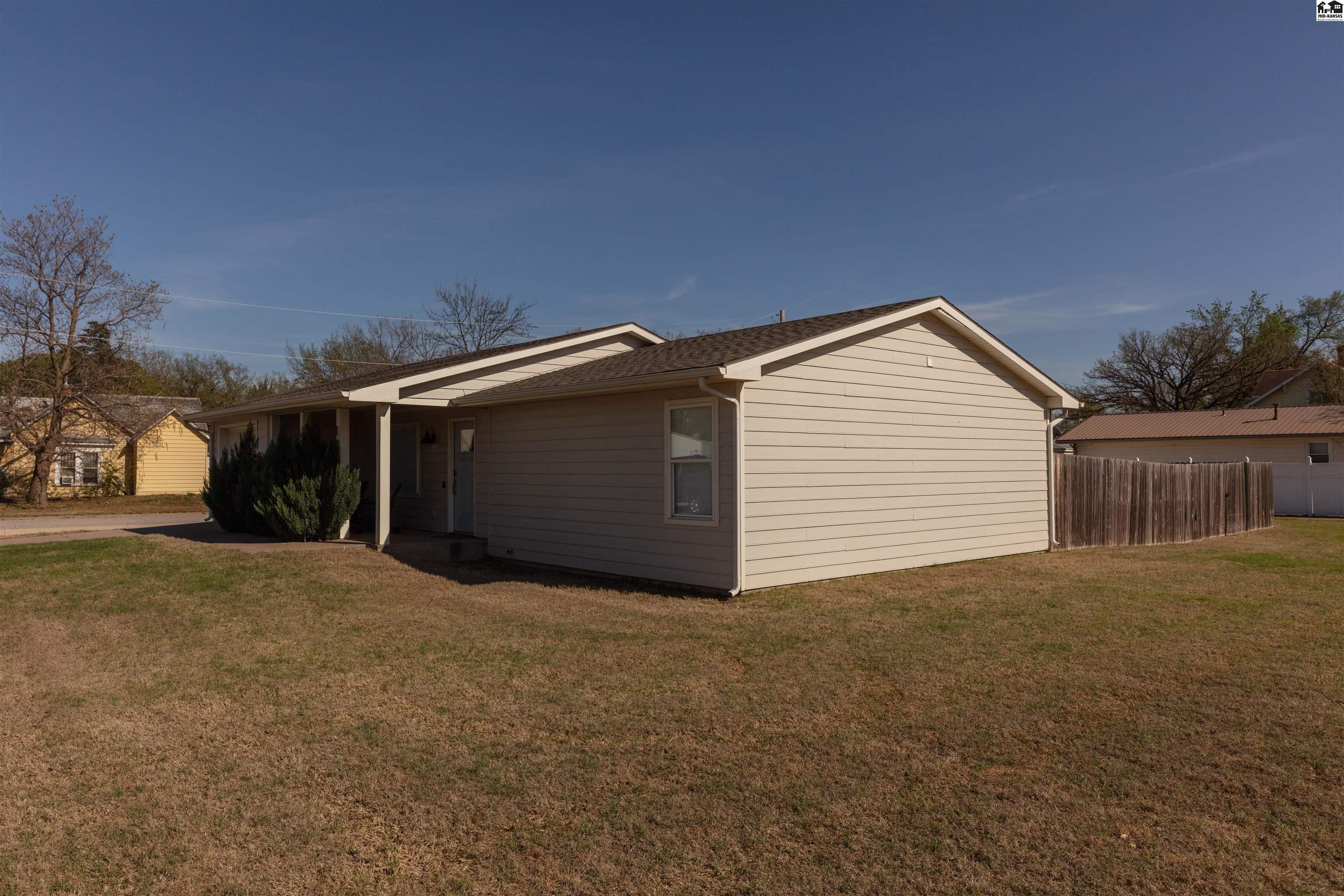 121 E 11th Street Harper KS 67058