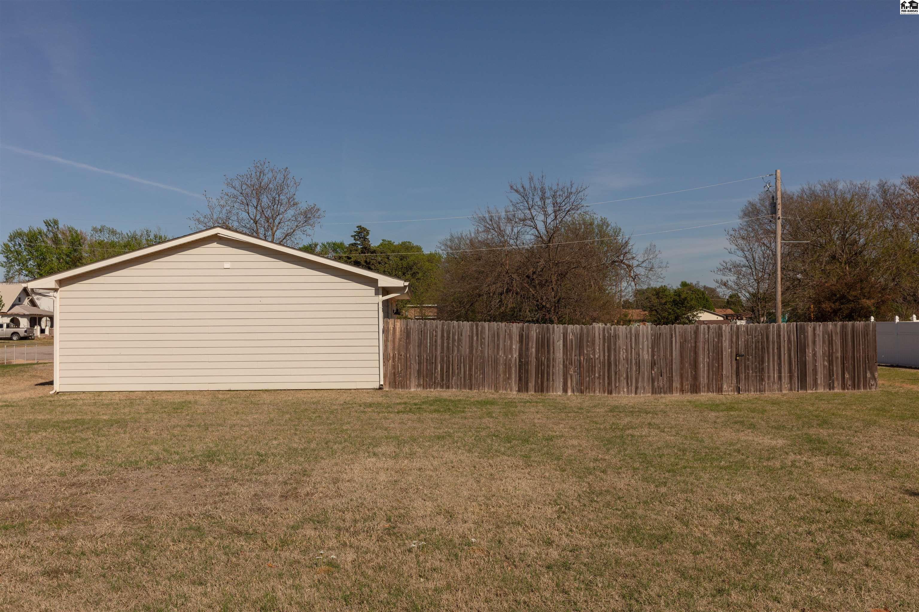 121 E 11th Street Harper KS 67058