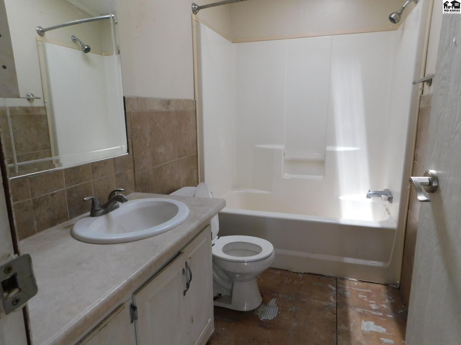 202 W Avenue D South Hutchinson KS 67505