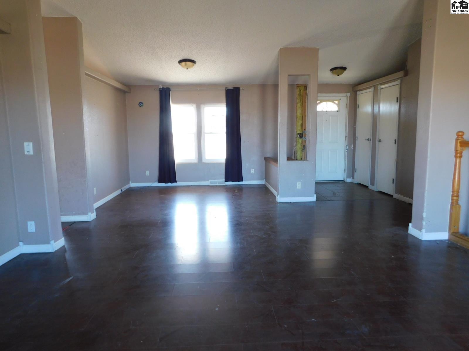202 W Avenue D South Hutchinson KS 67505