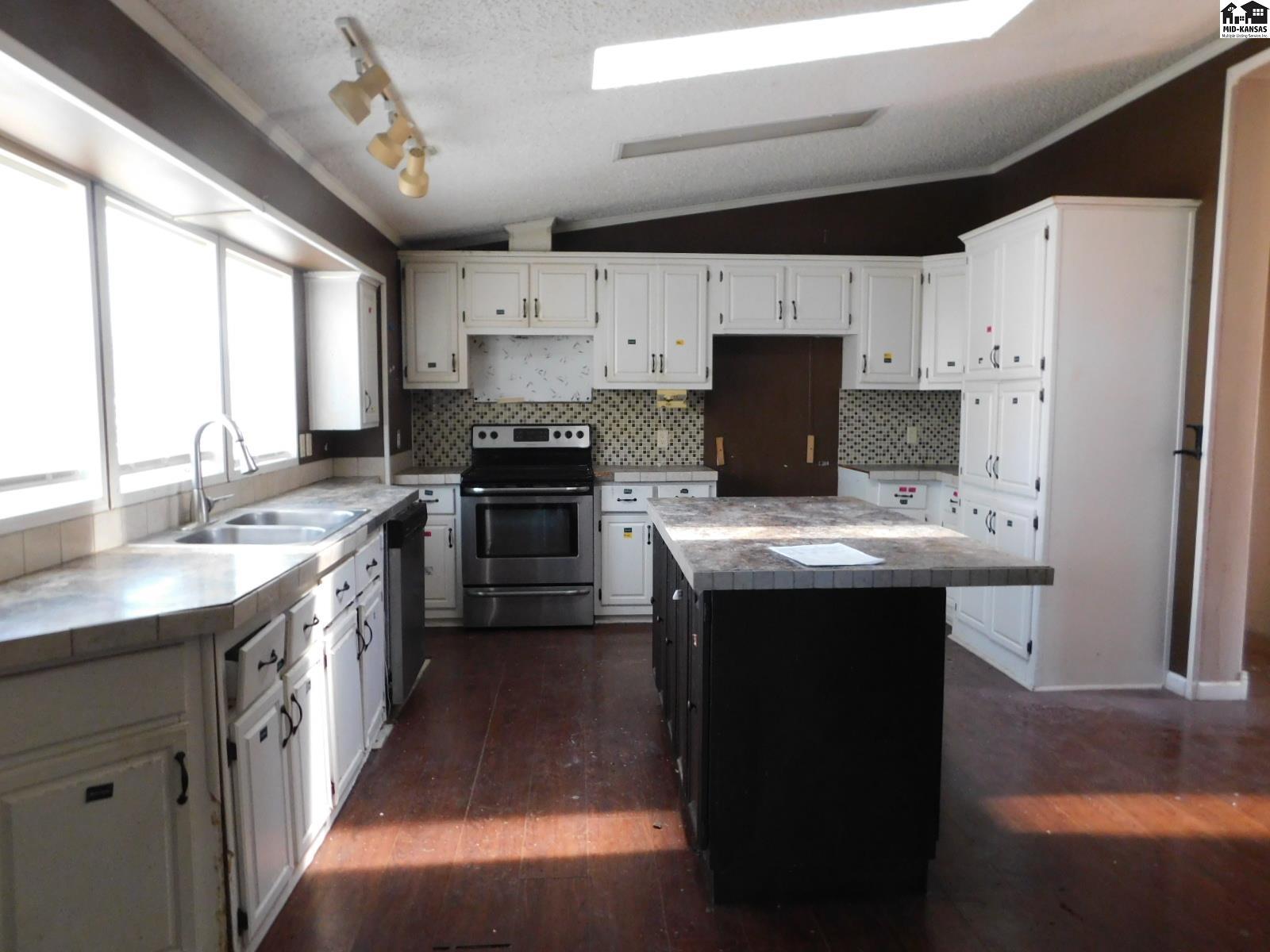 202 W Avenue D South Hutchinson KS 67505