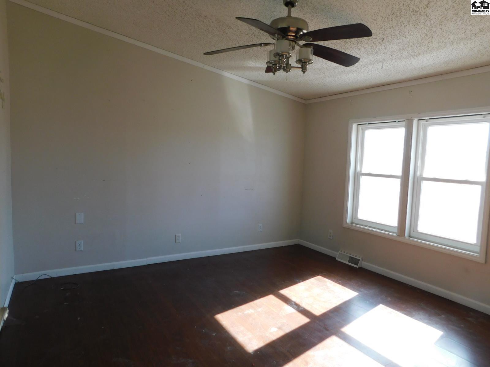 202 W Avenue D South Hutchinson KS 67505