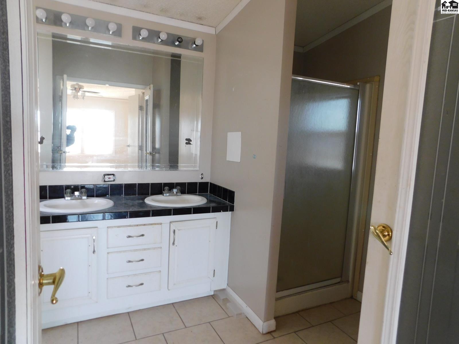 202 W Avenue D South Hutchinson KS 67505