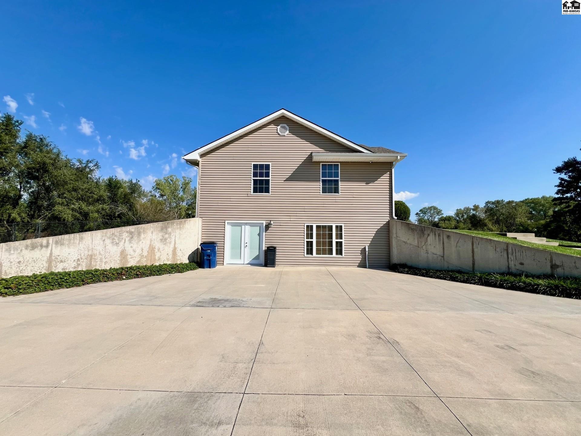 710 E Rolling Dunes Road Hutchinson KS 67502