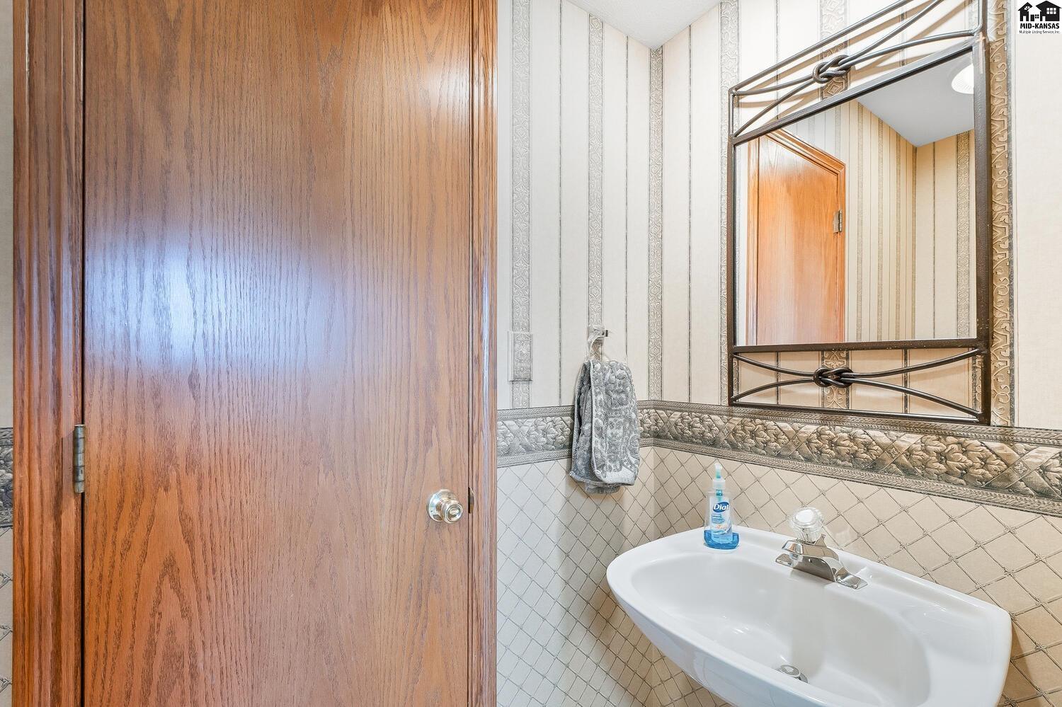 5804 W 50th Avenue Hutchinson KS 67502