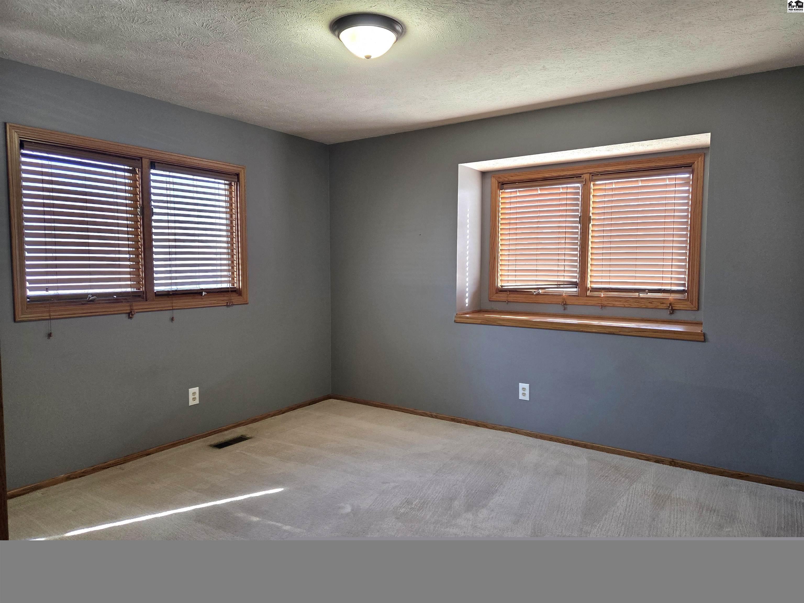 1314 E 19th Avenue Hutchinson KS 67502