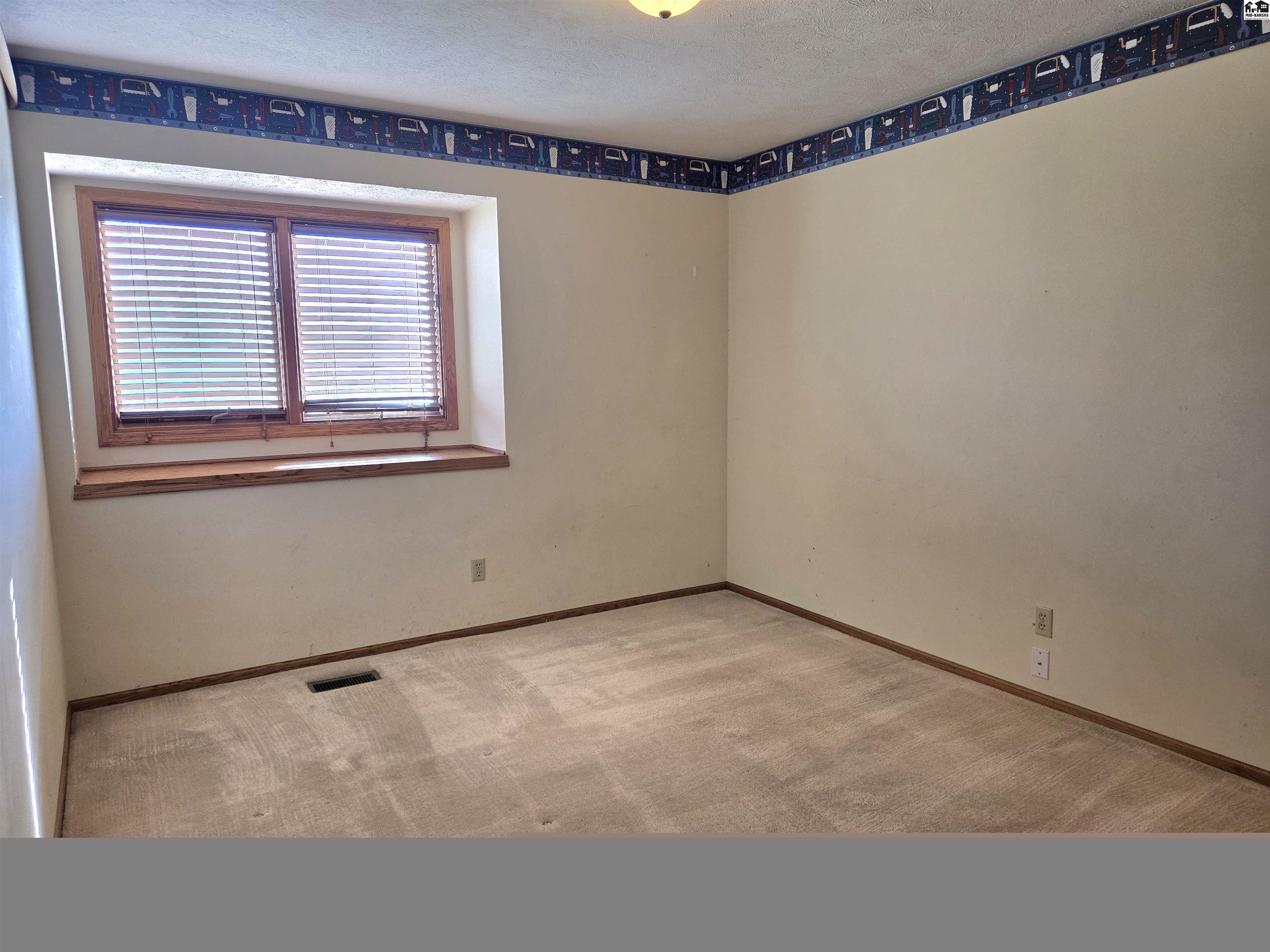 1314 E 19th Avenue Hutchinson KS 67502