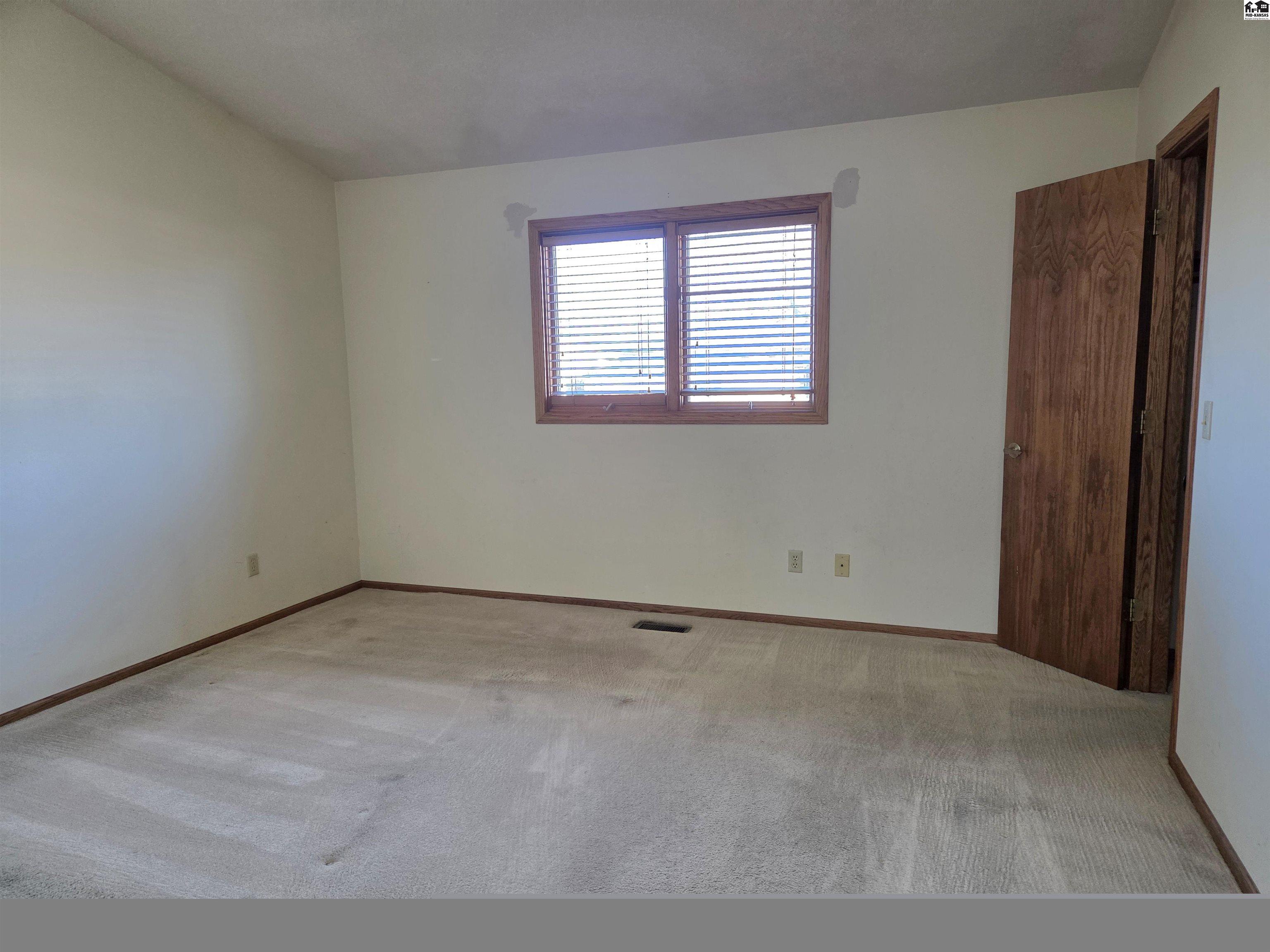 1314 E 19th Avenue Hutchinson KS 67502