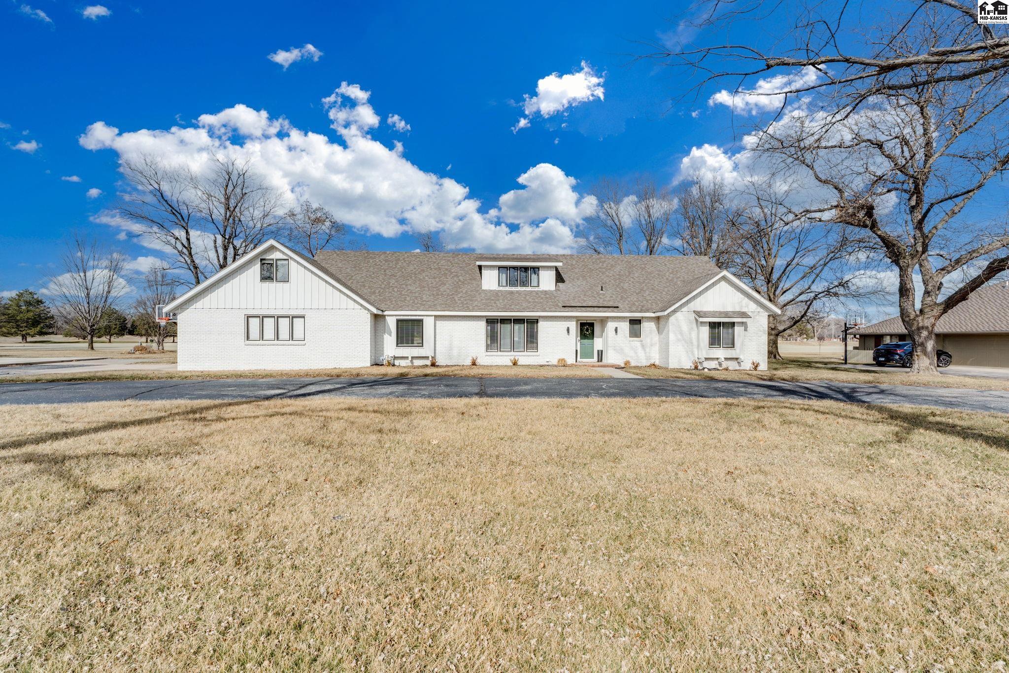 61 Willowbrook Drive Hutchinson KS 67502