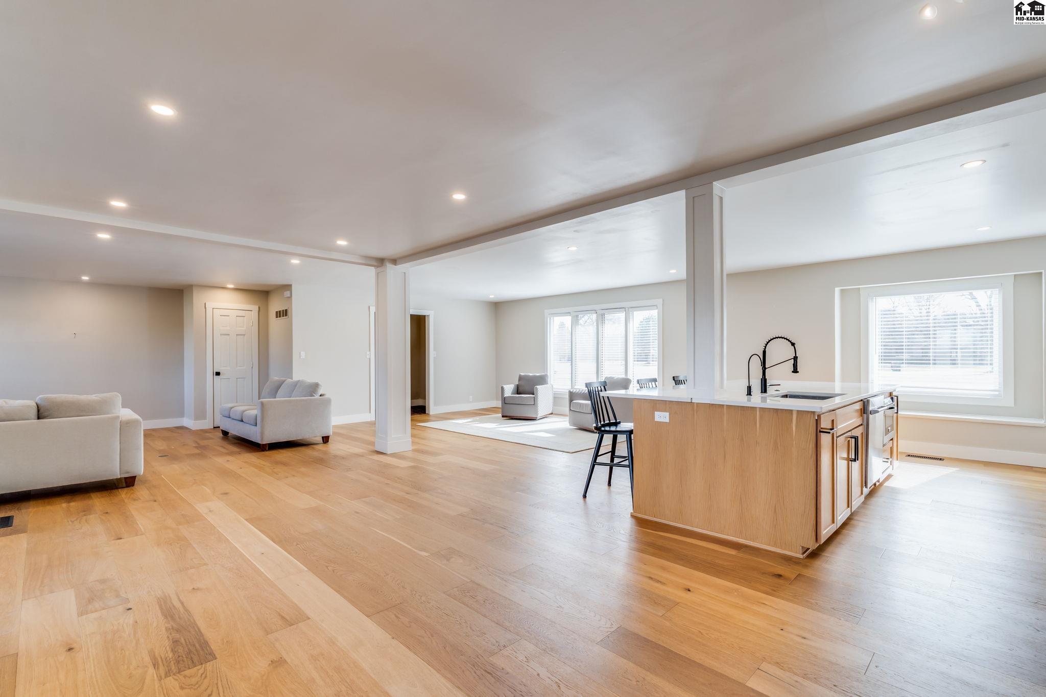 61 Willowbrook Drive Hutchinson KS 67502