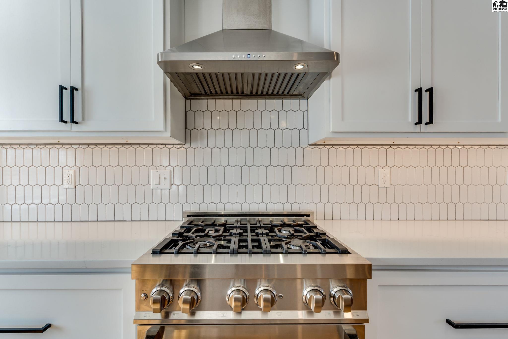 61 Willowbrook Drive Hutchinson KS 67502