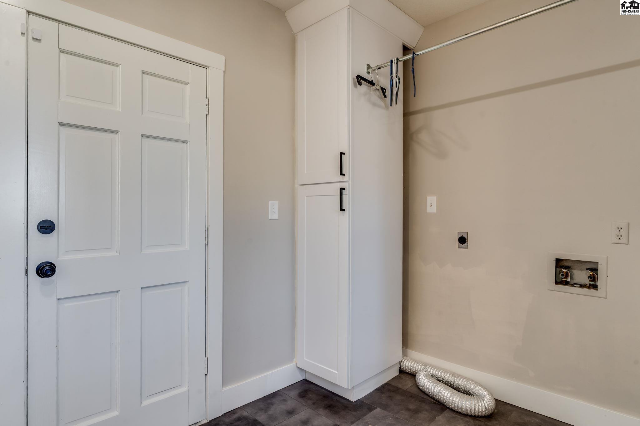 61 Willowbrook Drive Hutchinson KS 67502