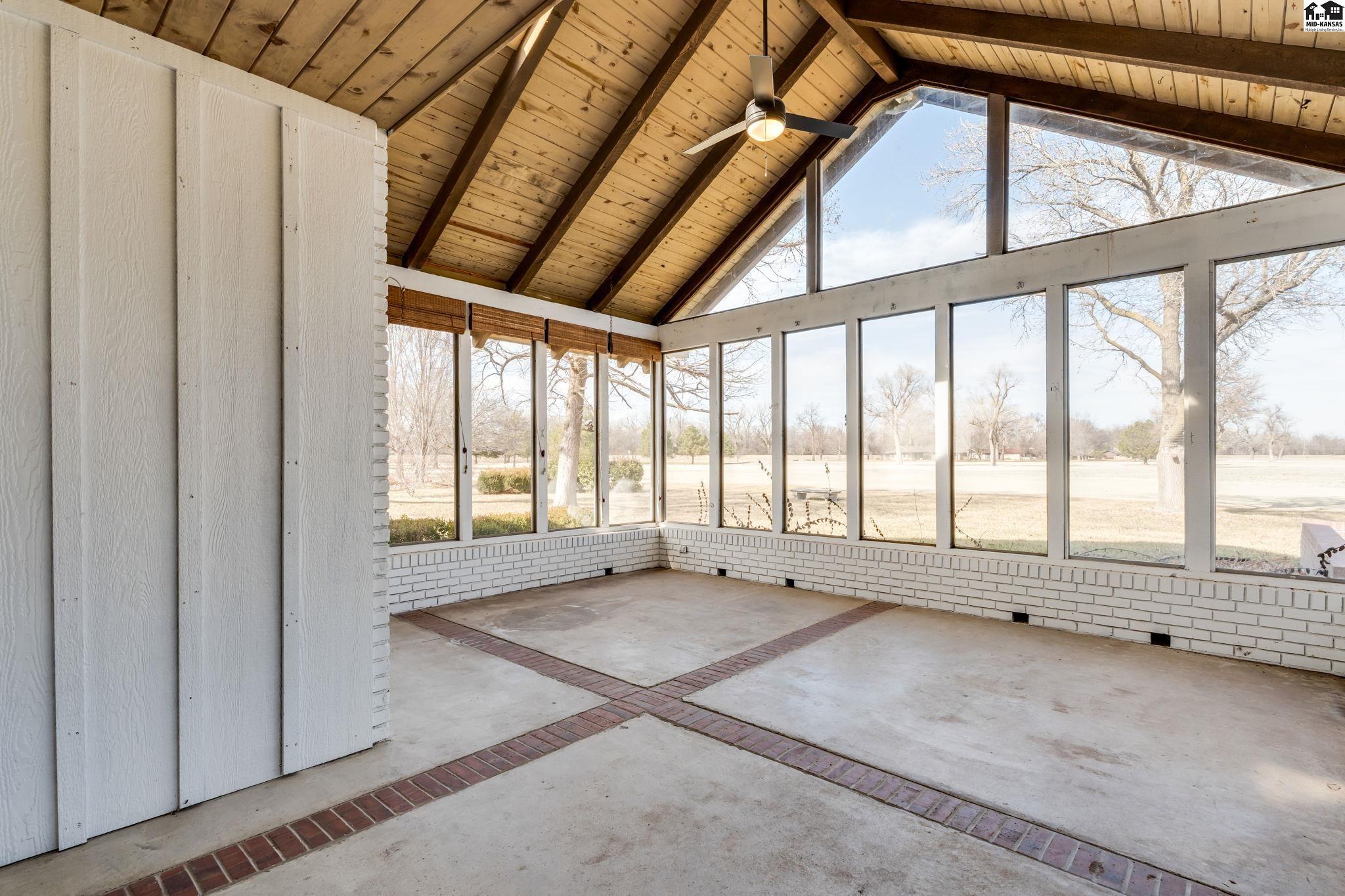 61 Willowbrook Drive Hutchinson KS 67502