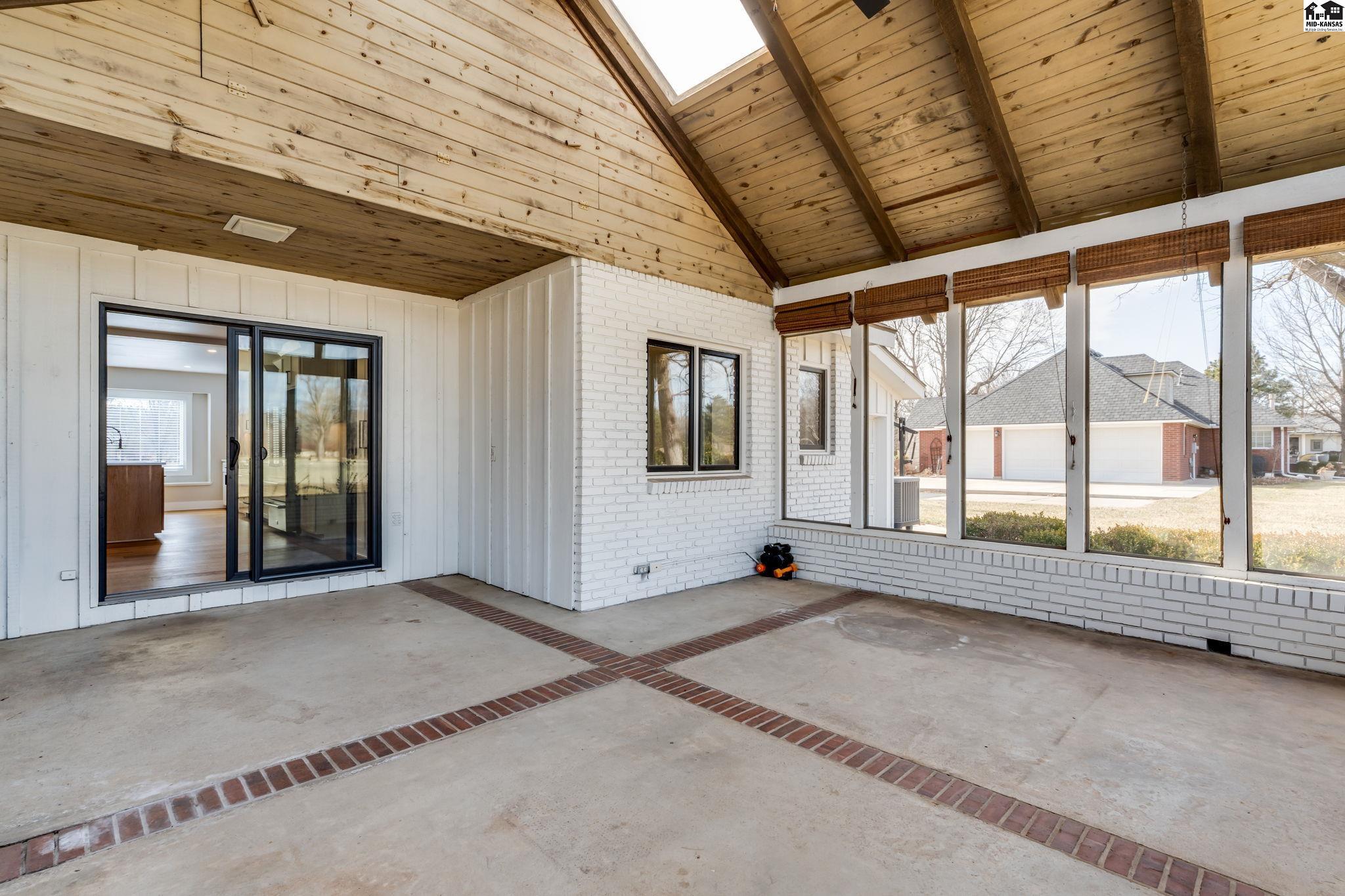 61 Willowbrook Drive Hutchinson KS 67502