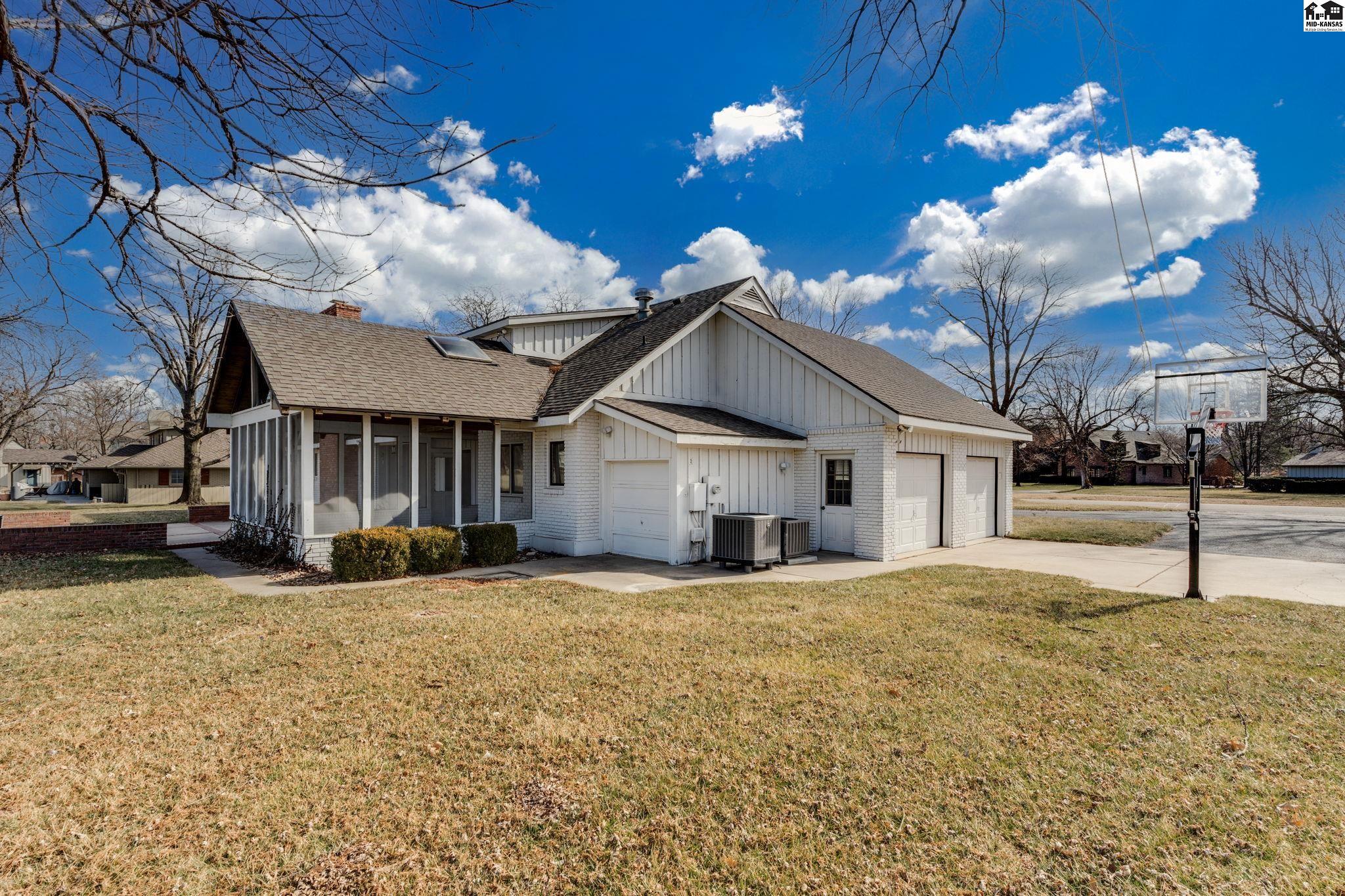 61 Willowbrook Drive Hutchinson KS 67502