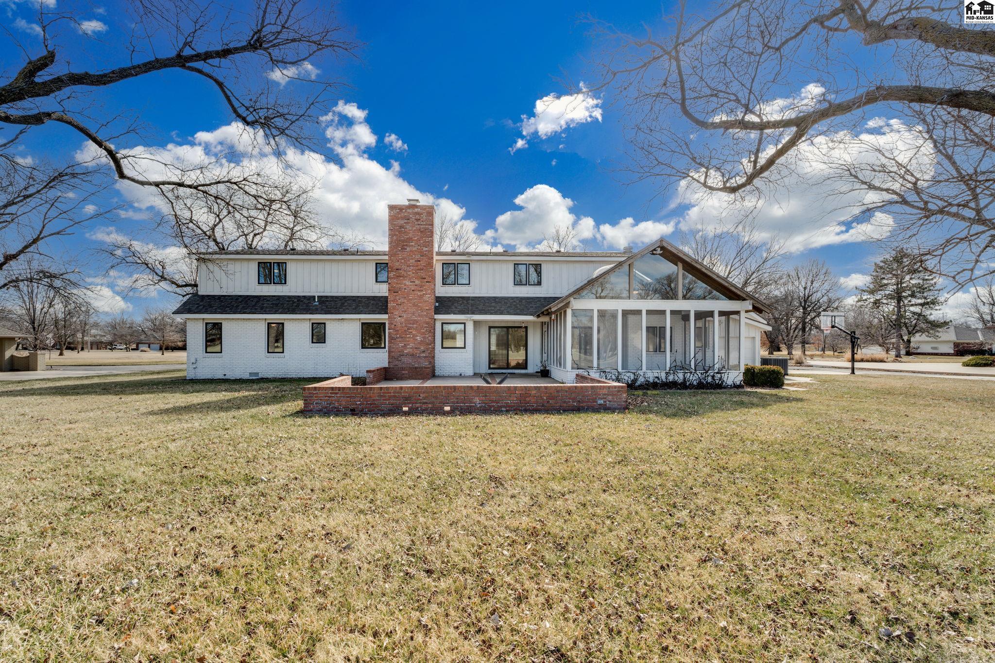 61 Willowbrook Drive Hutchinson KS 67502