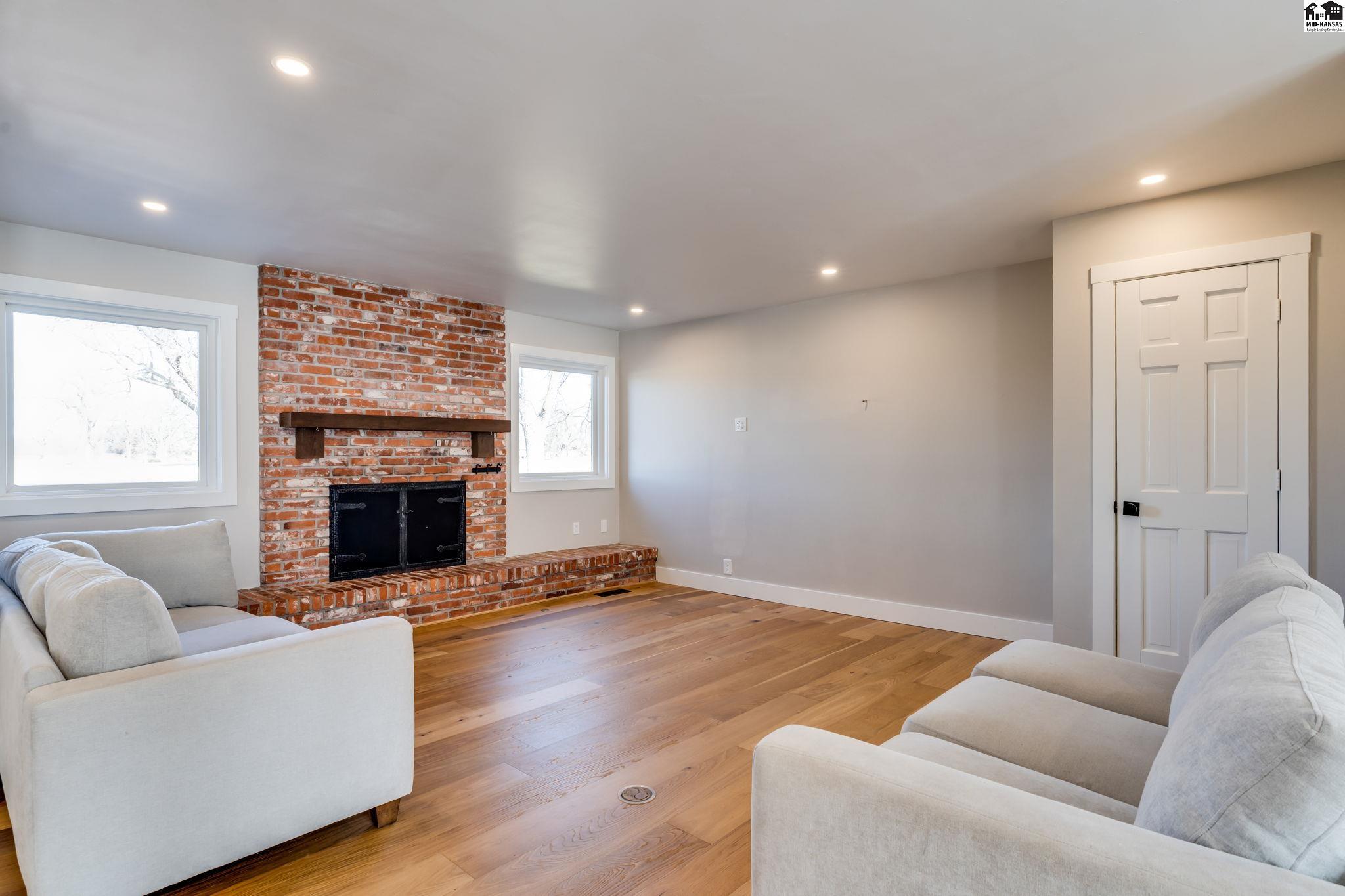 61 Willowbrook Drive Hutchinson KS 67502