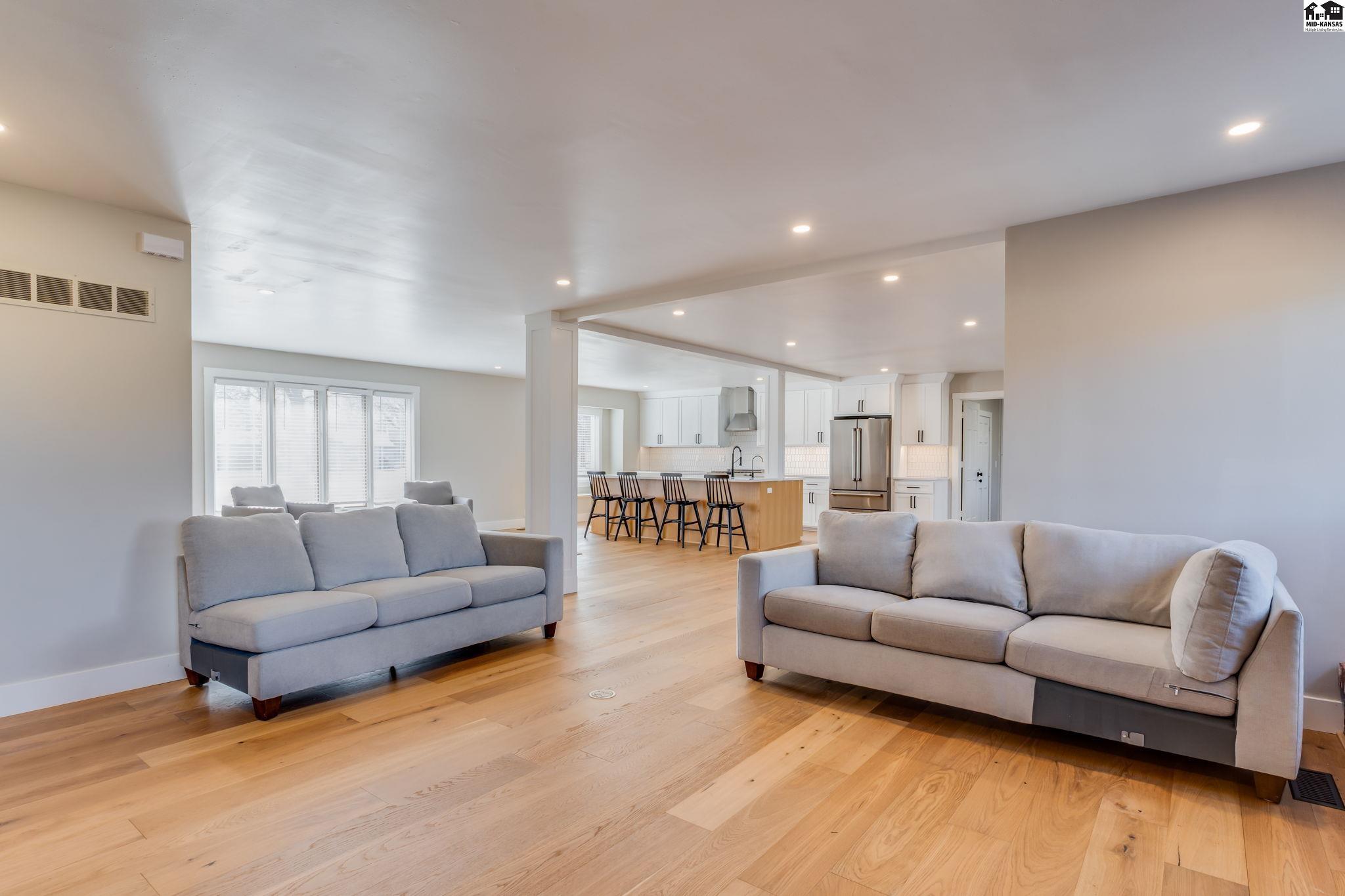 61 Willowbrook Drive Hutchinson KS 67502