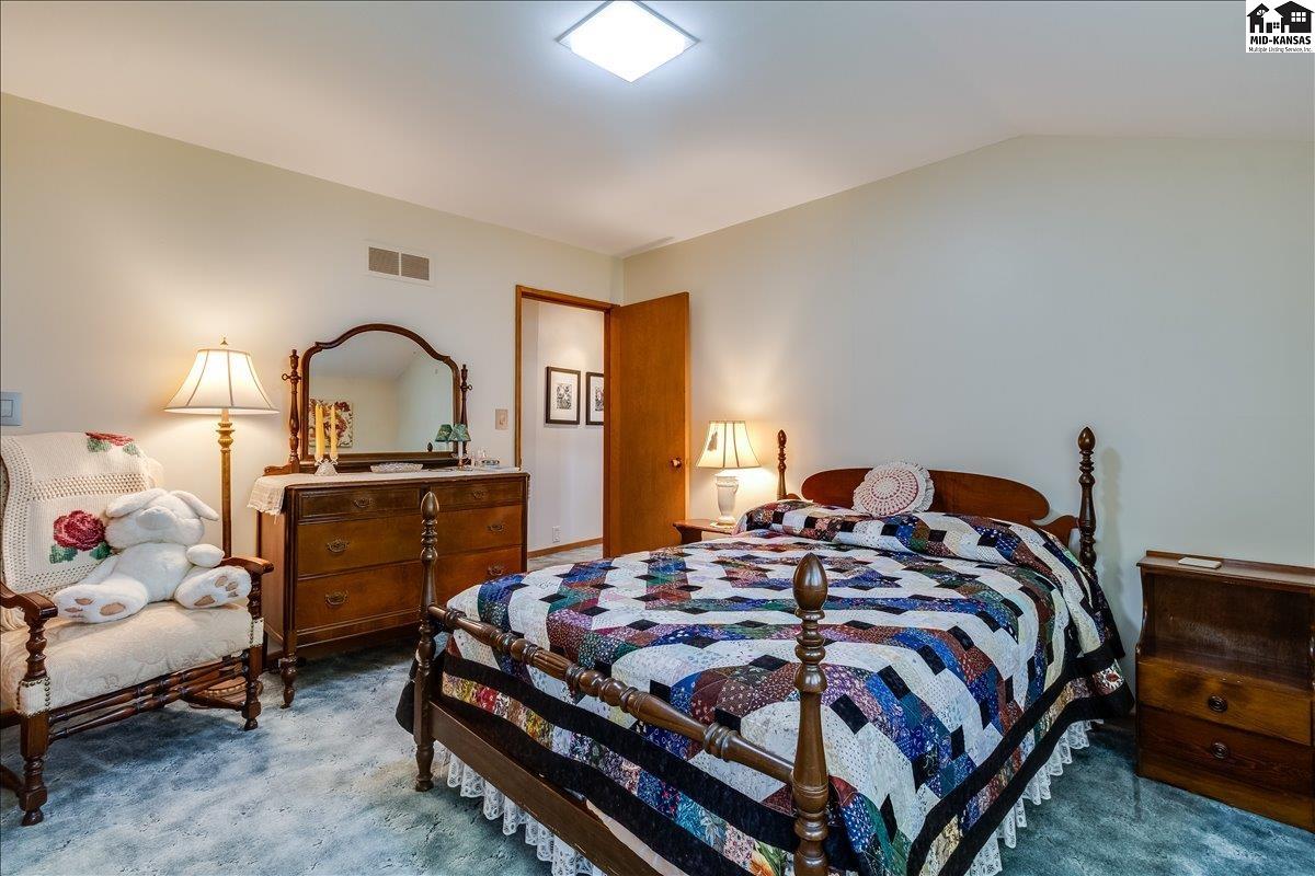 9 Pawnee Drive Hutchinson KS 67502