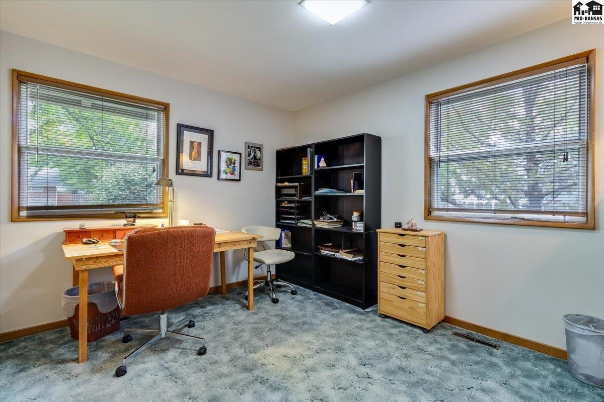 9 Pawnee Drive Hutchinson KS 67502