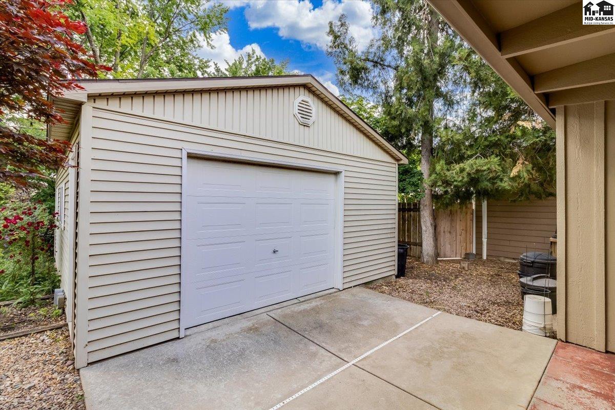 9 Pawnee Drive Hutchinson KS 67502