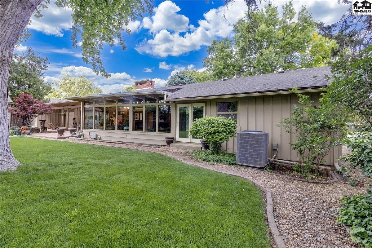 9 Pawnee Drive Hutchinson KS 67502