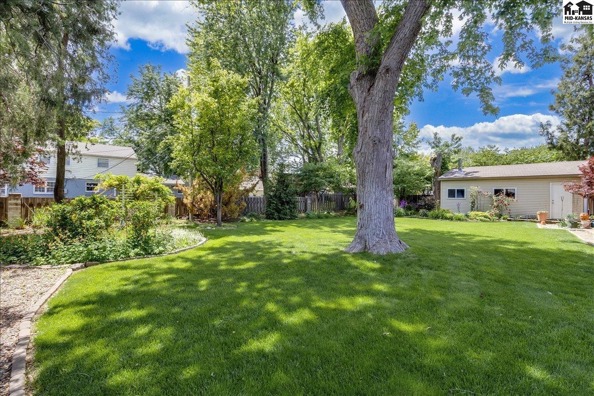 9 Pawnee Drive Hutchinson KS 67502