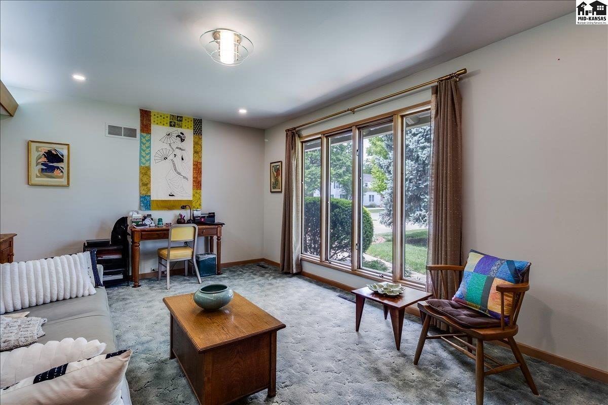 9 Pawnee Drive Hutchinson KS 67502