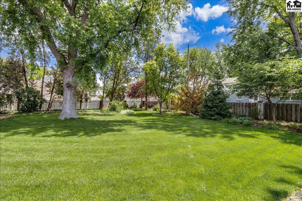 9 Pawnee Drive Hutchinson KS 67502