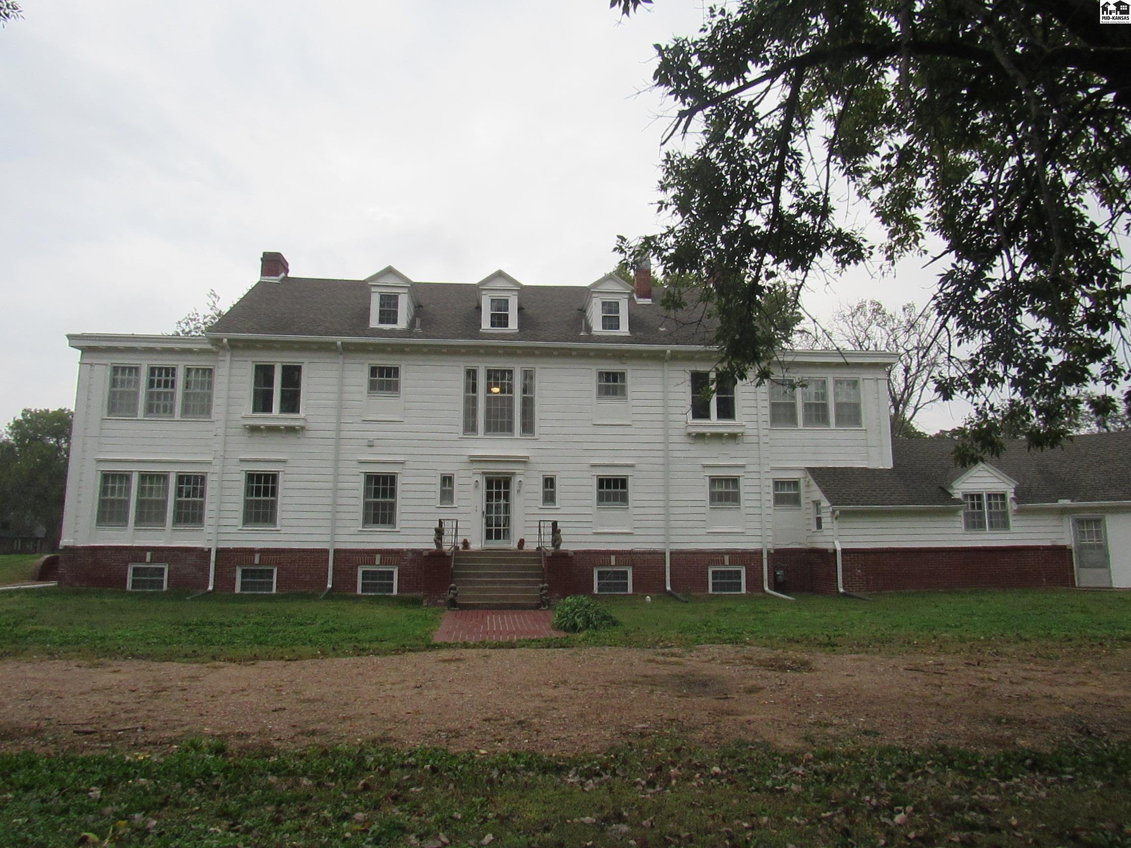 65 Willowbrook Road Hutchinson KS 67502