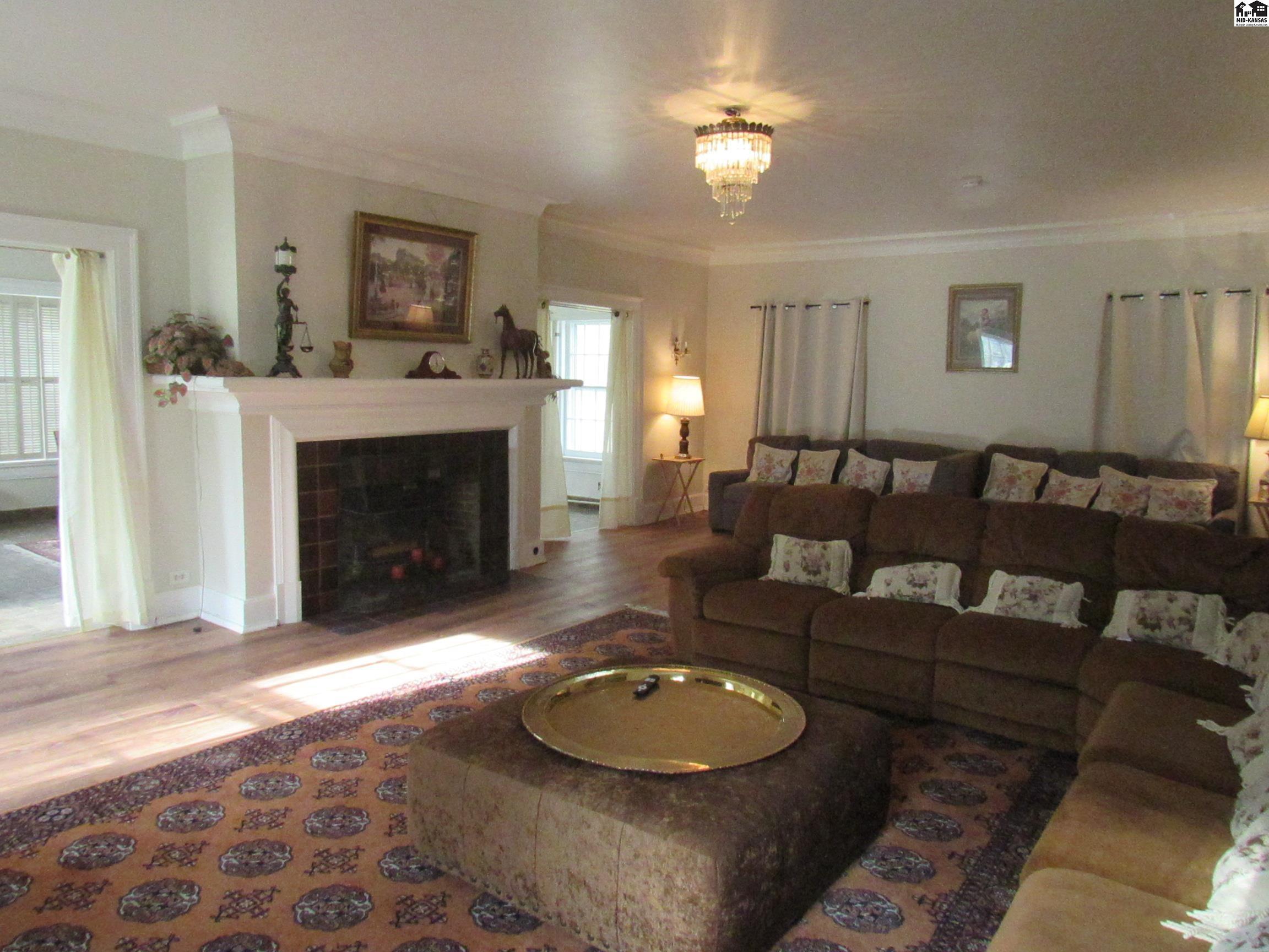 65 Willowbrook Road Hutchinson KS 67502