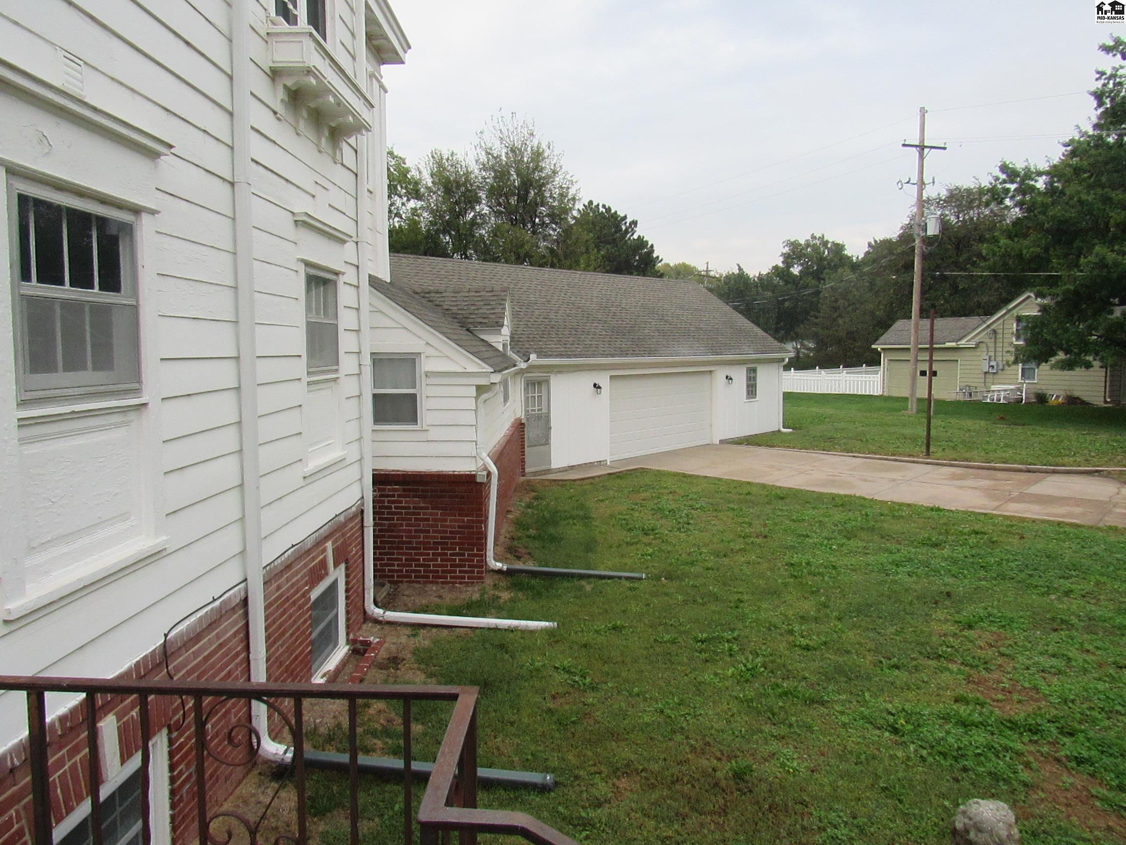 65 Willowbrook Road Hutchinson KS 67502