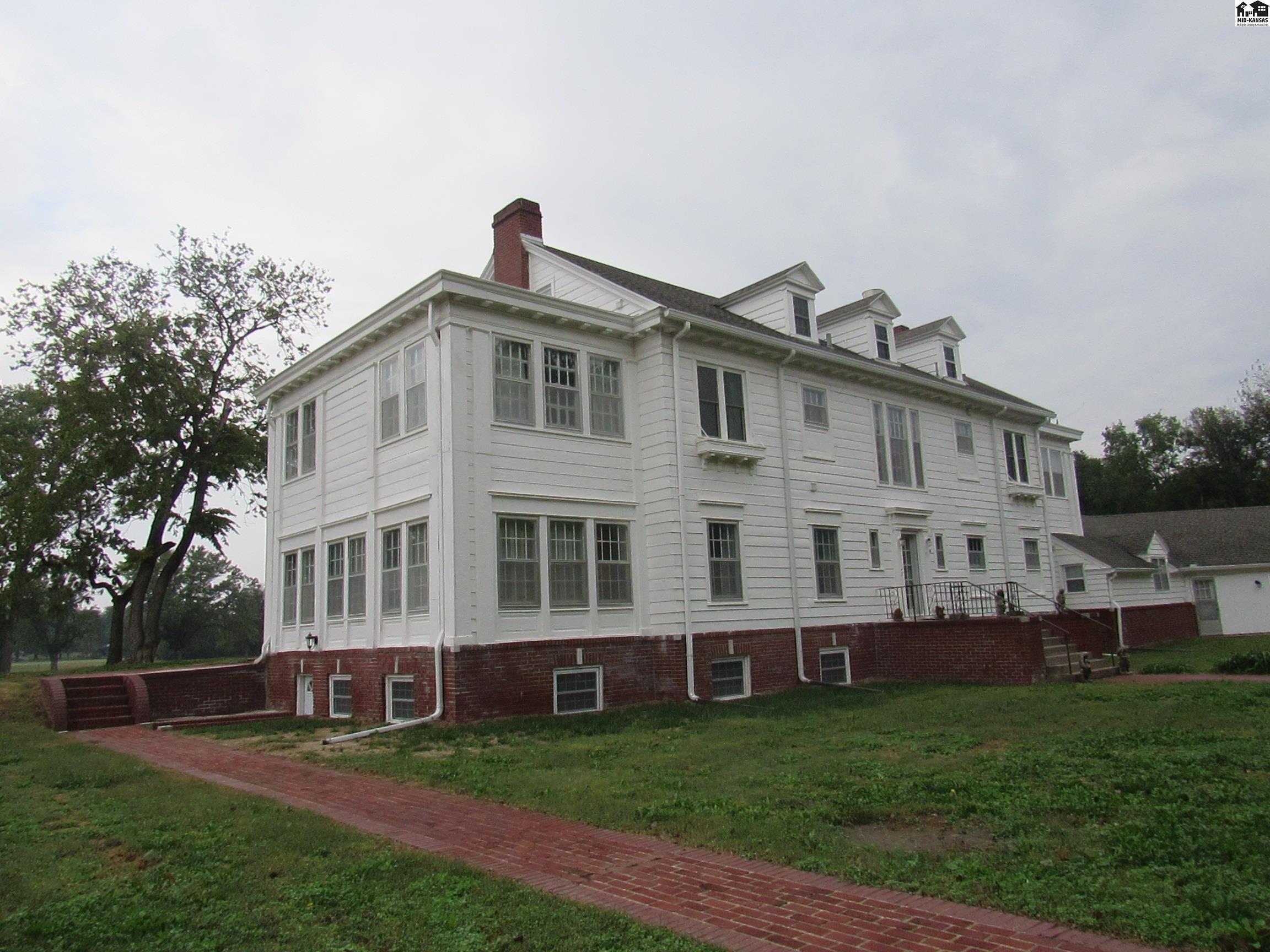 65 Willowbrook Road Hutchinson KS 67502