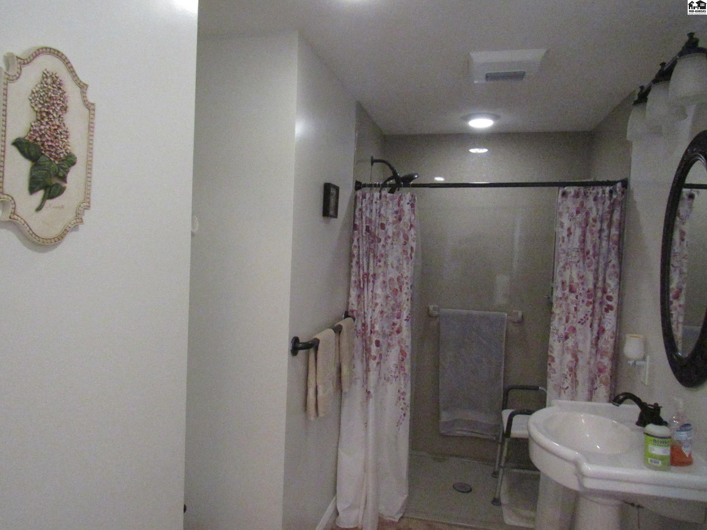 65 Willowbrook Road Hutchinson KS 67502