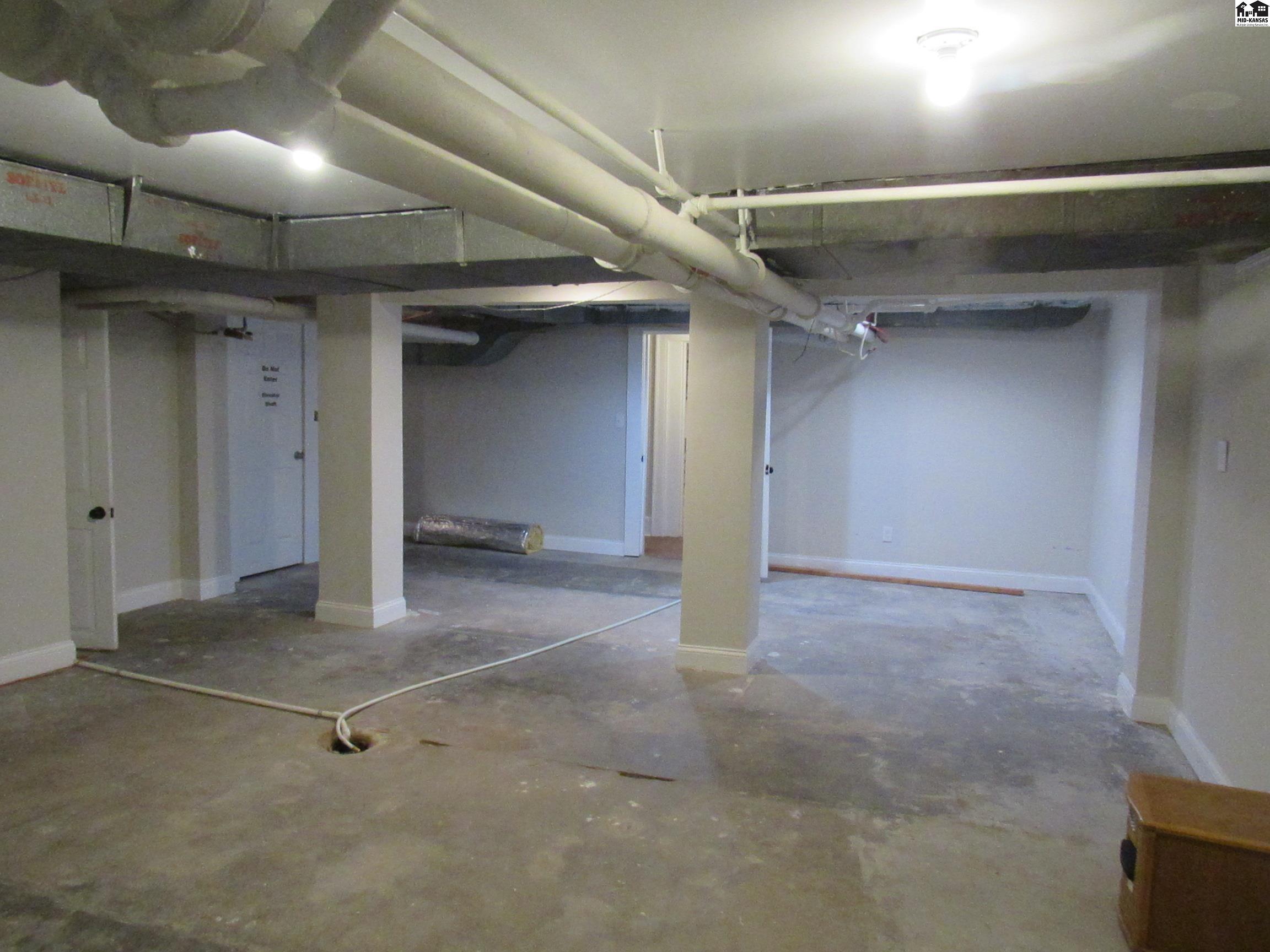 65 Willowbrook Road Hutchinson KS 67502