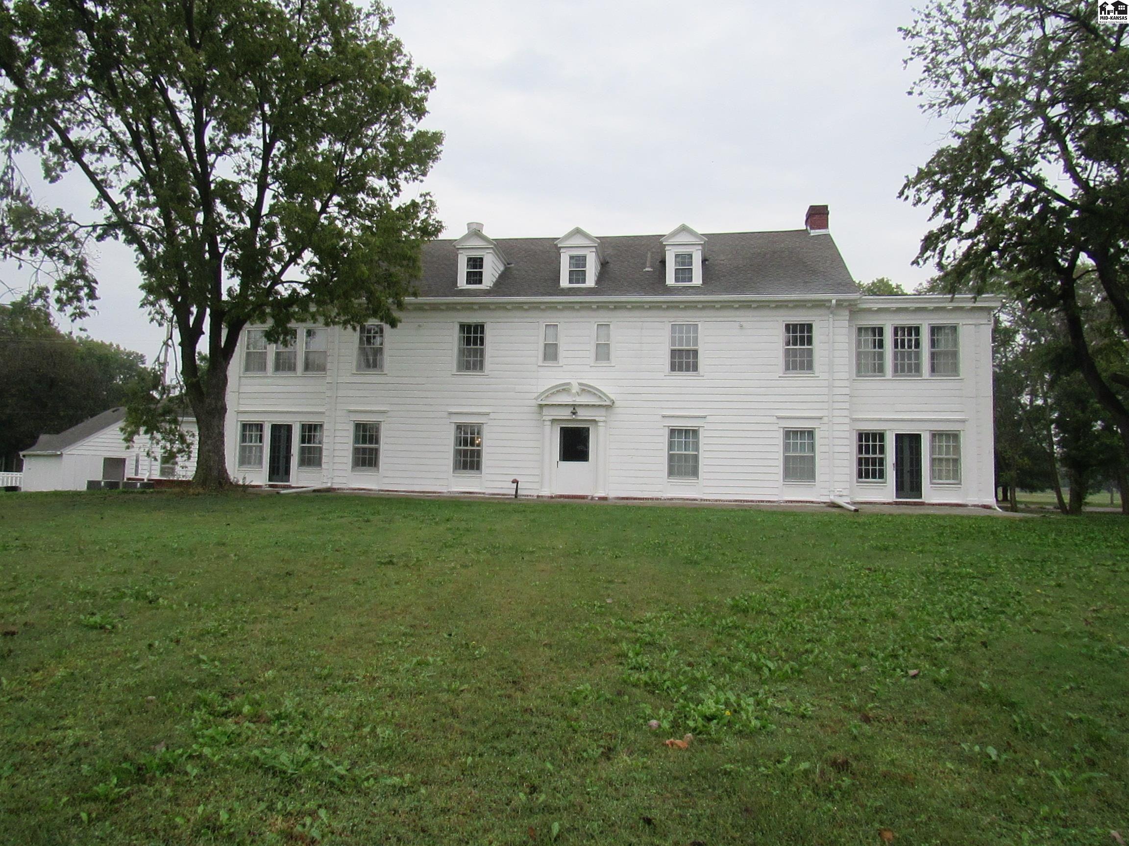 65 Willowbrook Road Hutchinson KS 67502