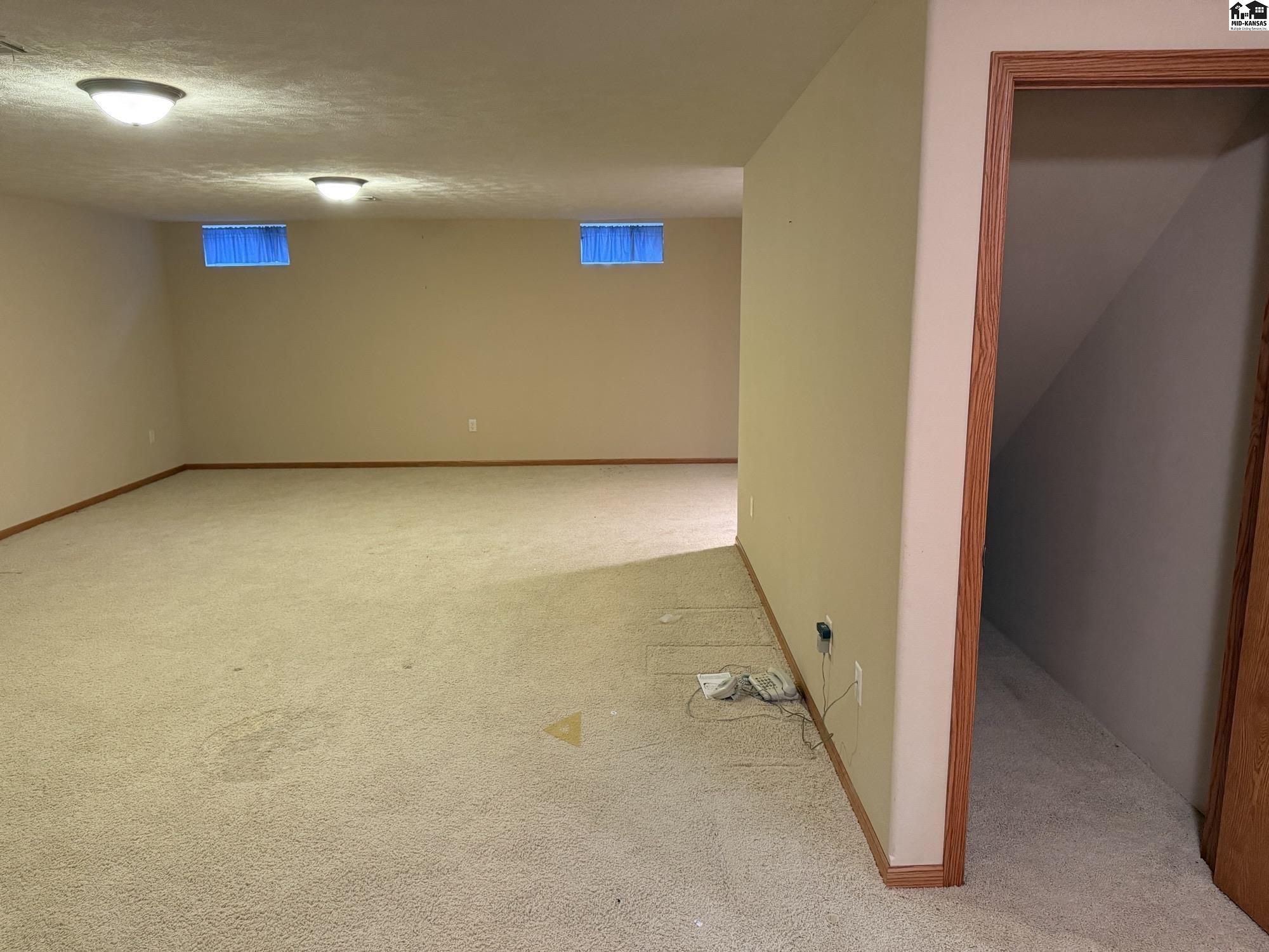 102 Brookview Court Hutchinson KS 67501