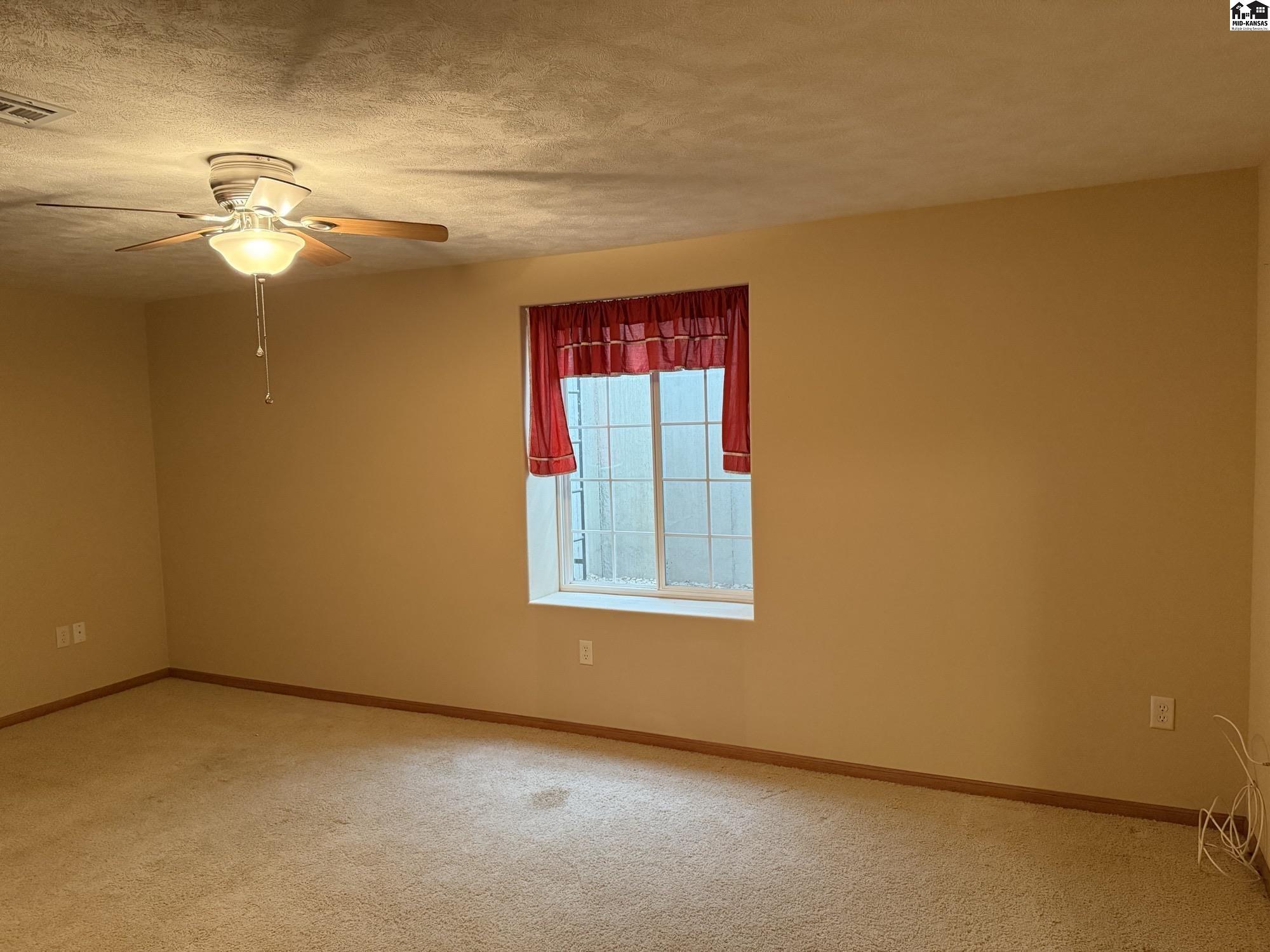 102 Brookview Court Hutchinson KS 67501