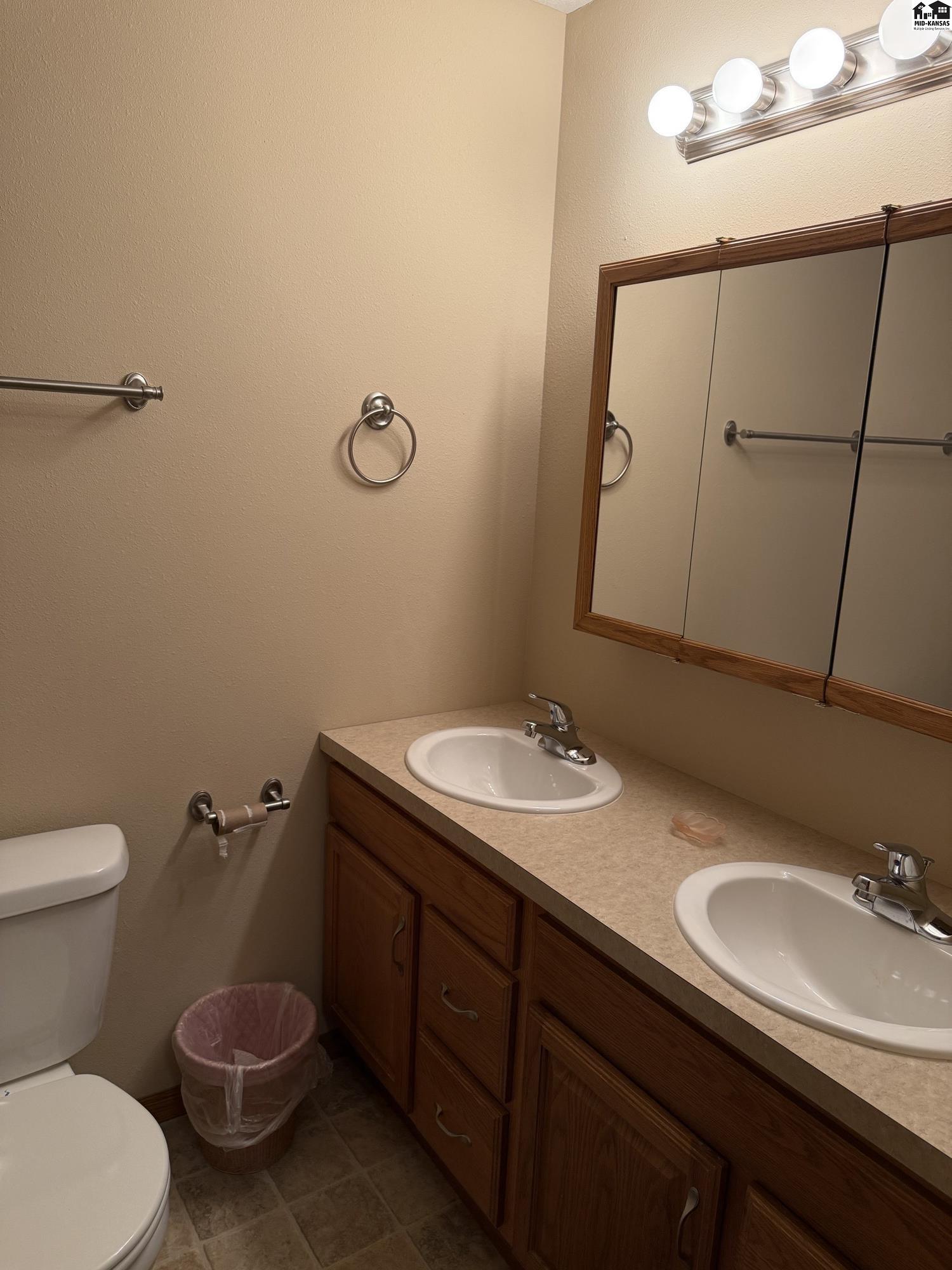 102 Brookview Court Hutchinson KS 67501