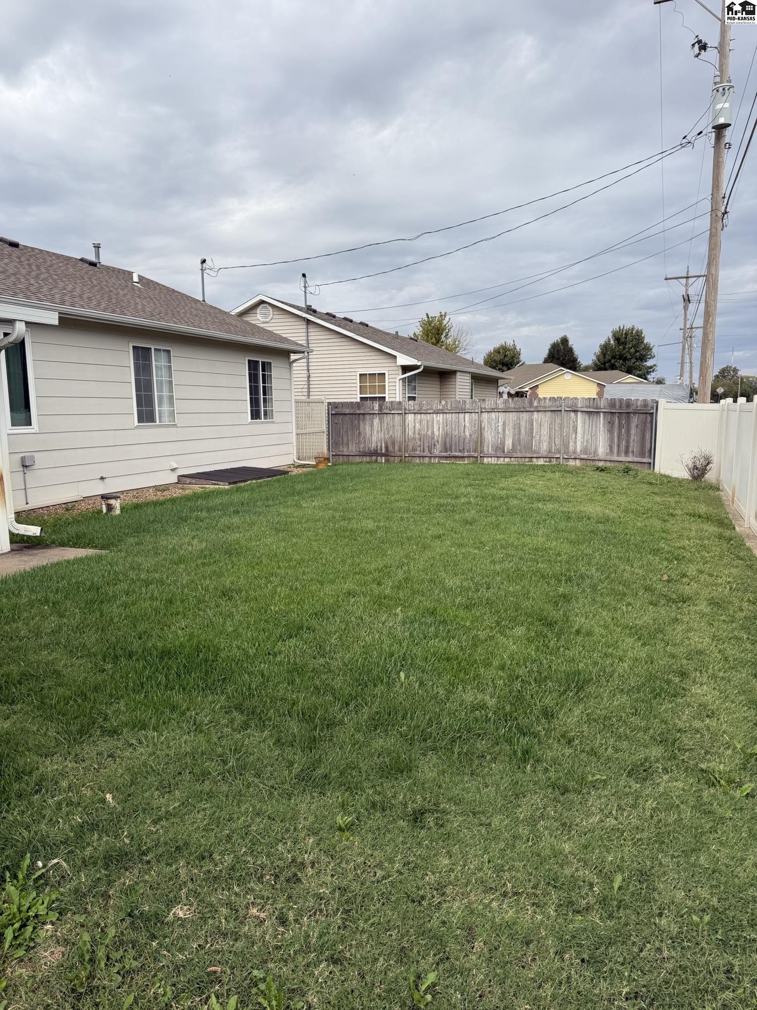 102 Brookview Court Hutchinson KS 67501