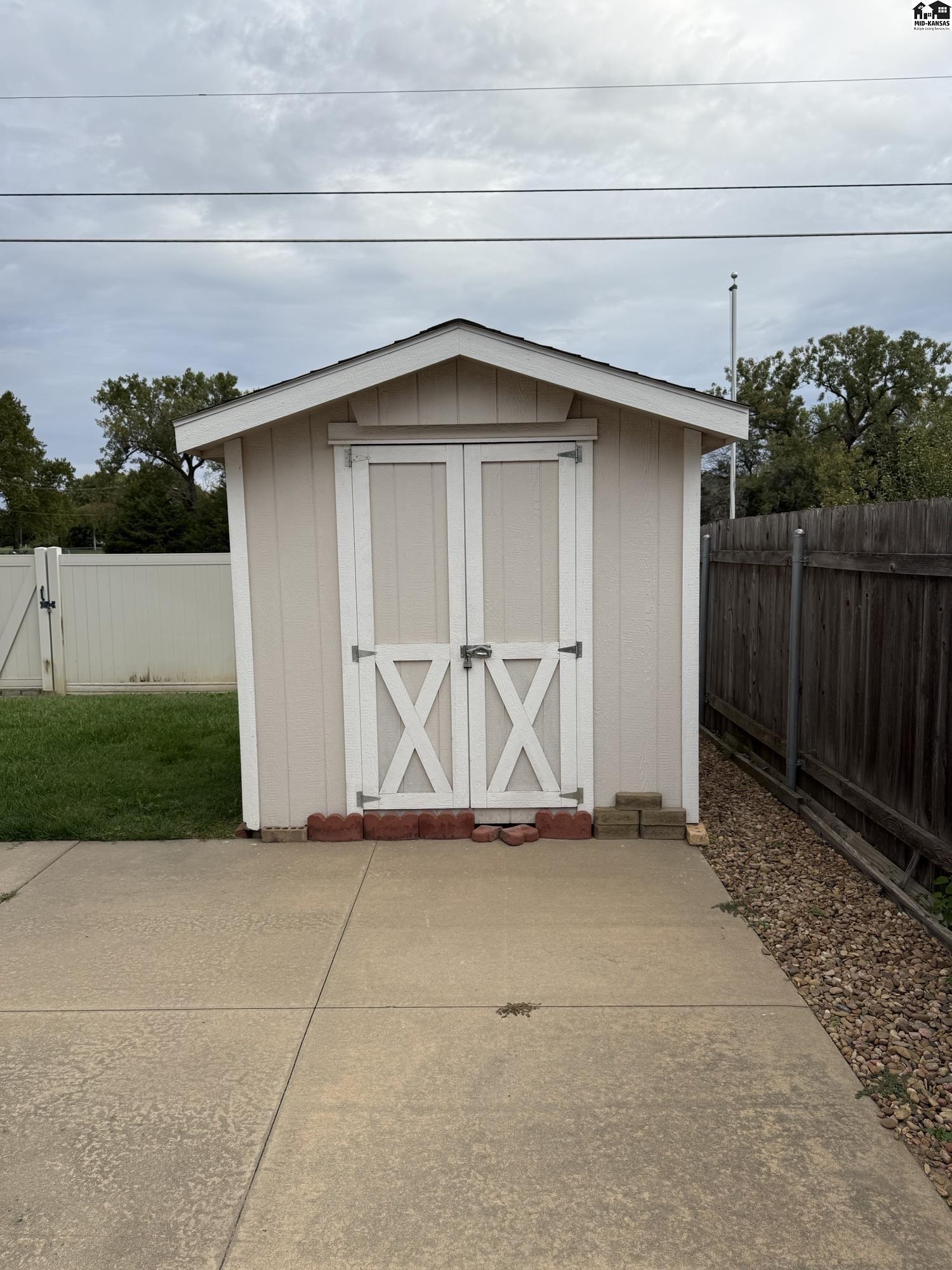 102 Brookview Court Hutchinson KS 67501