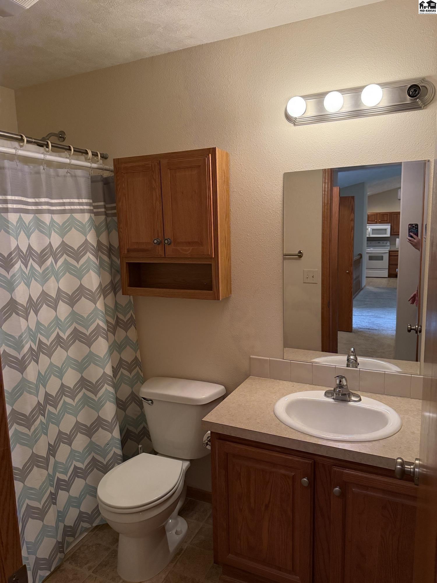 102 Brookview Court Hutchinson KS 67501